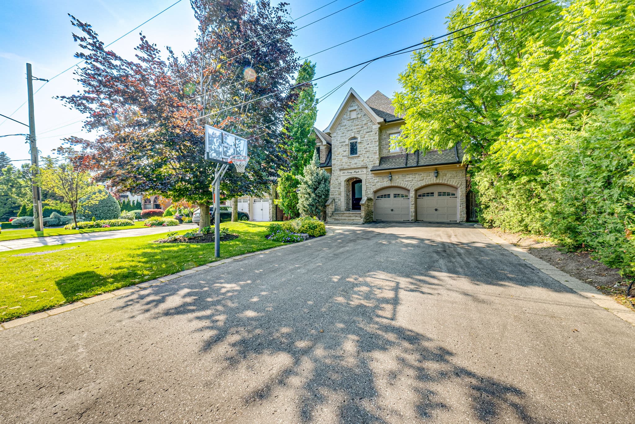 160 King High Dr Vaughan, ON L4J 3N5