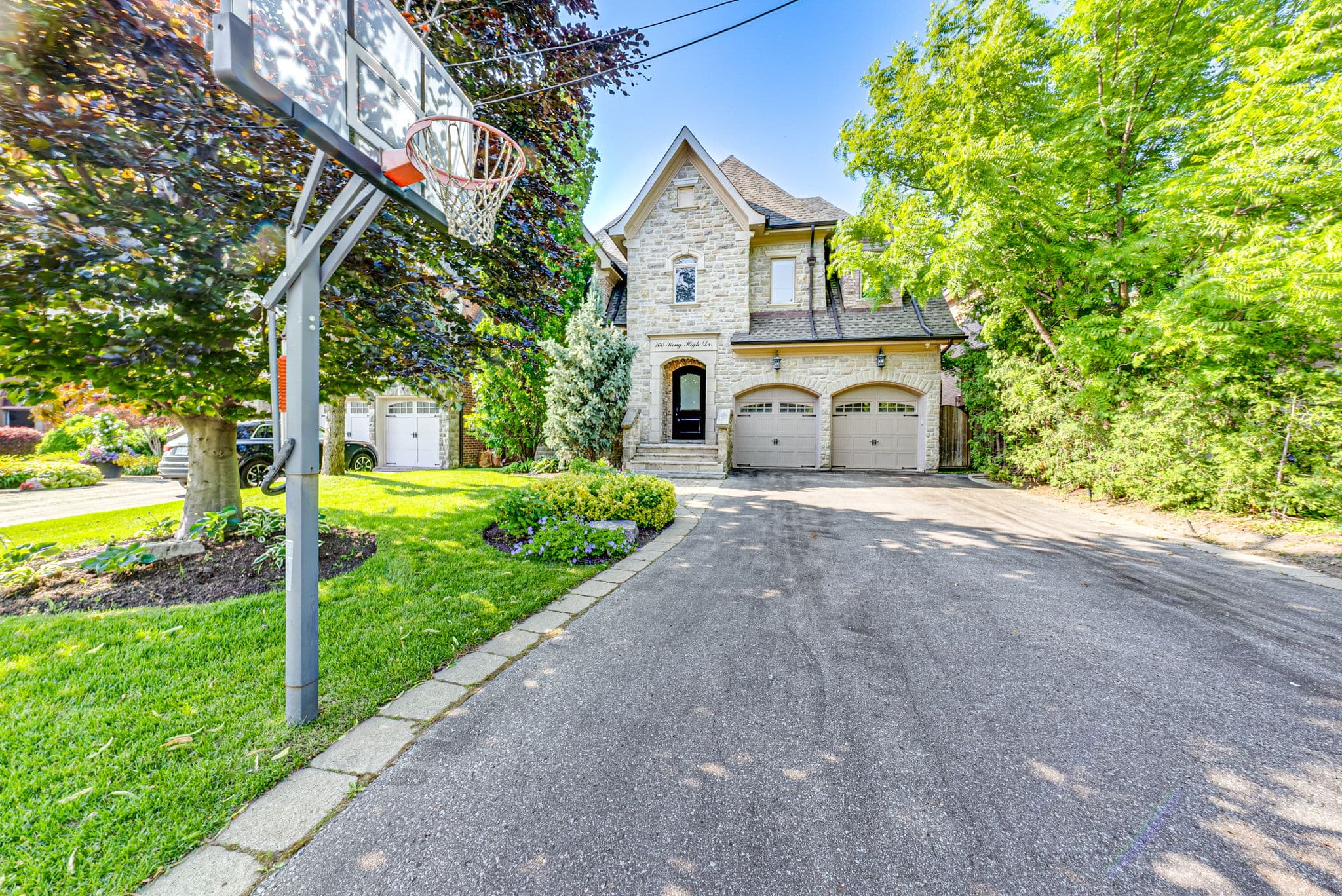 160 King High Dr Vaughan, ON L4J 3N5