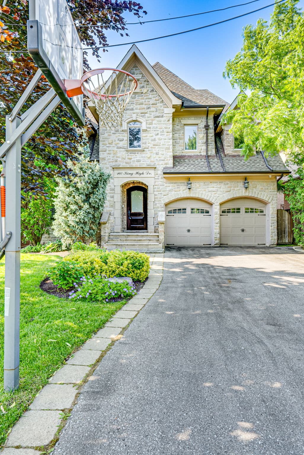 160 King High Dr Vaughan, ON L4J 3N5