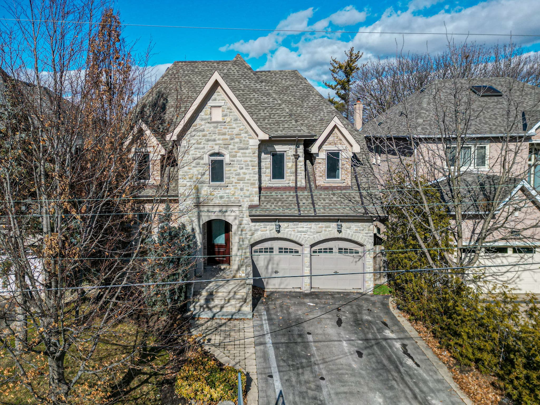 160 King High Dr Vaughan, ON L4J 3N5