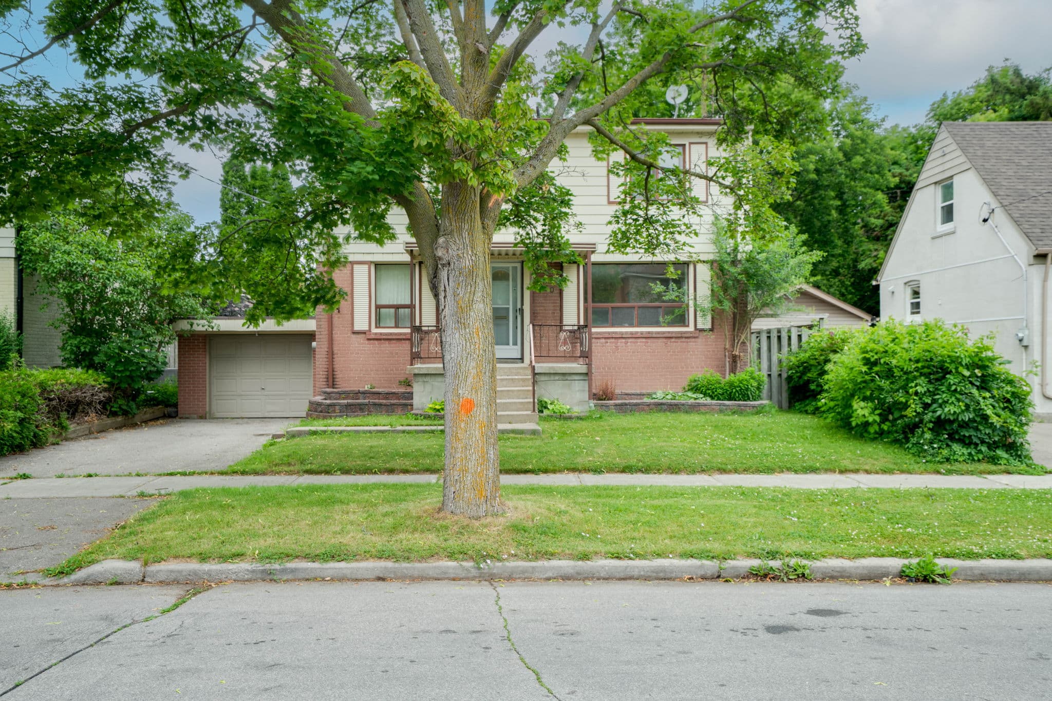 160 Pleasant Ave Toronto, ON M2M 1M3
