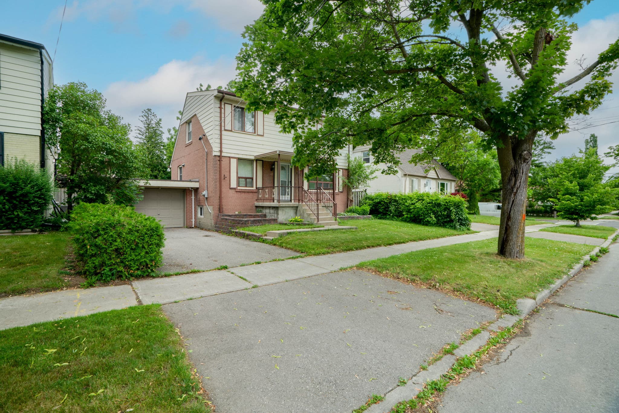 160 Pleasant Ave Toronto, ON M2M 1M3