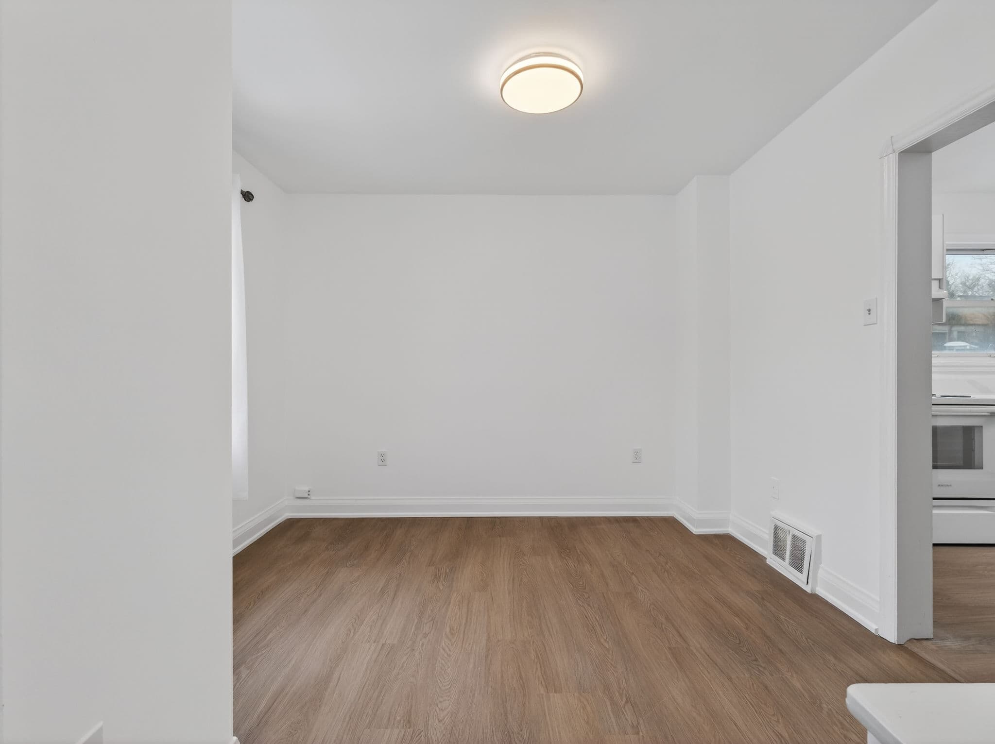160 Pleasant Ave Toronto, ON M2M 1M3