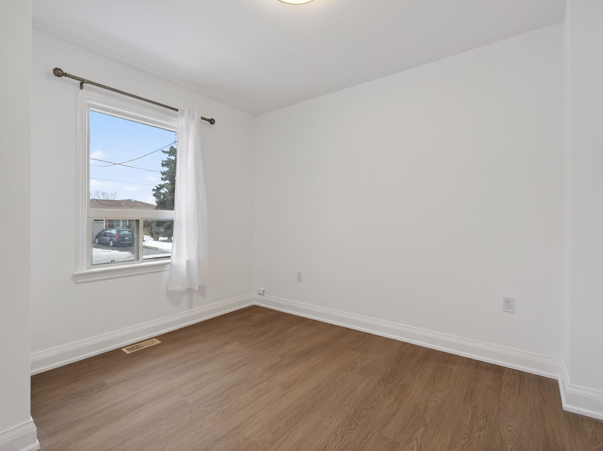 160 Pleasant Ave Toronto, ON M2M 1M3