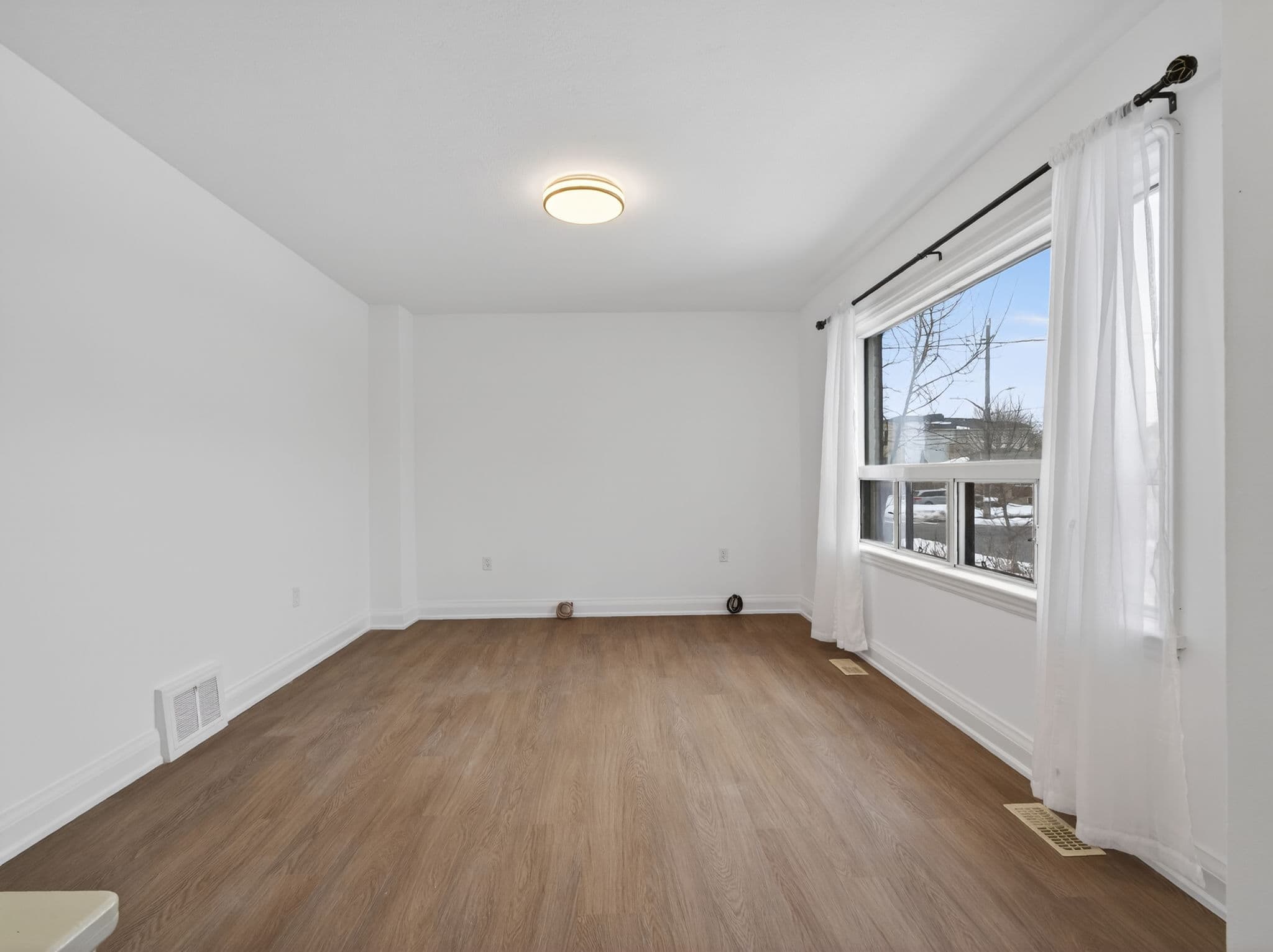 160 Pleasant Ave Toronto, ON M2M 1M3