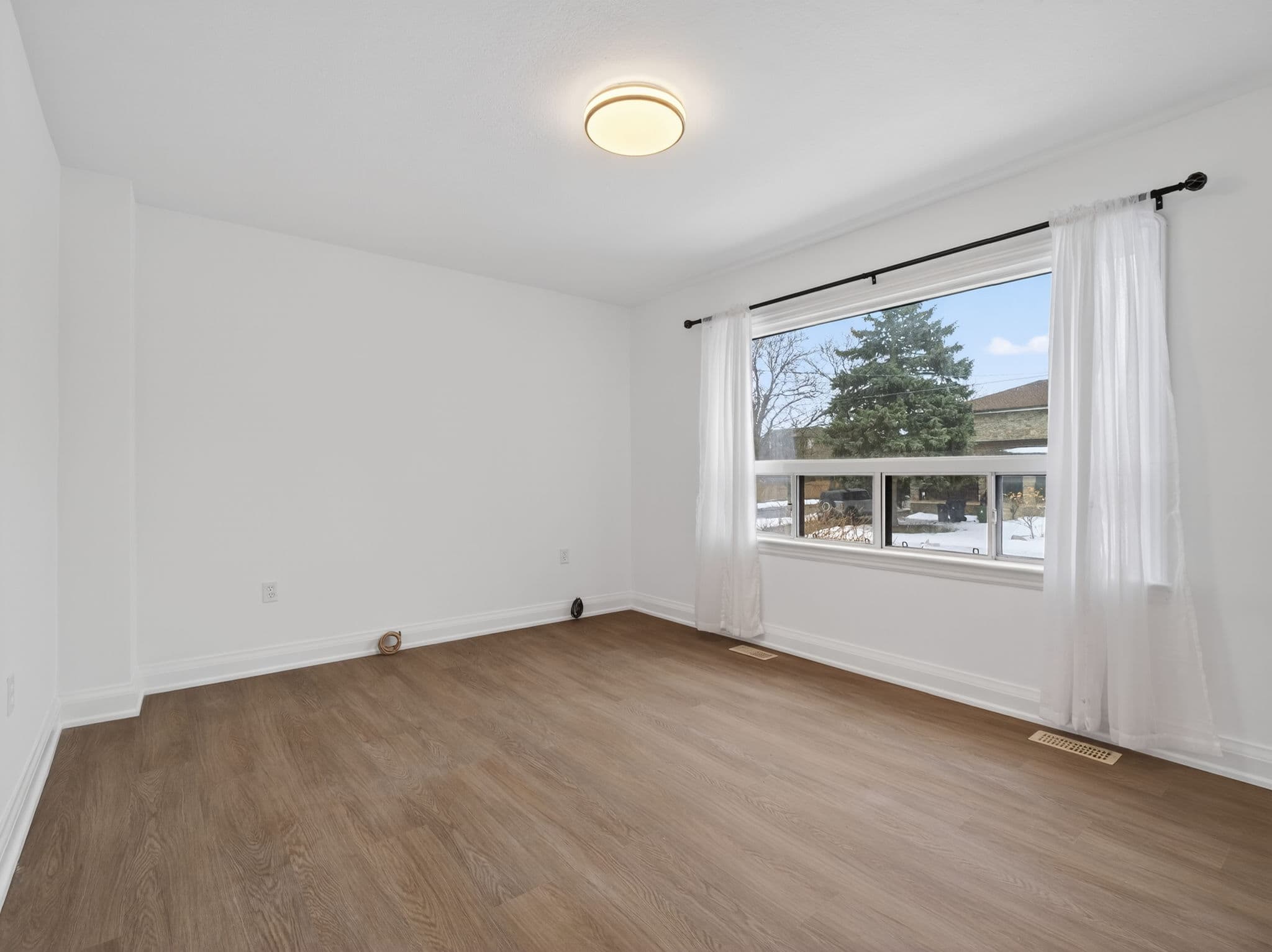 160 Pleasant Ave Toronto, ON M2M 1M3