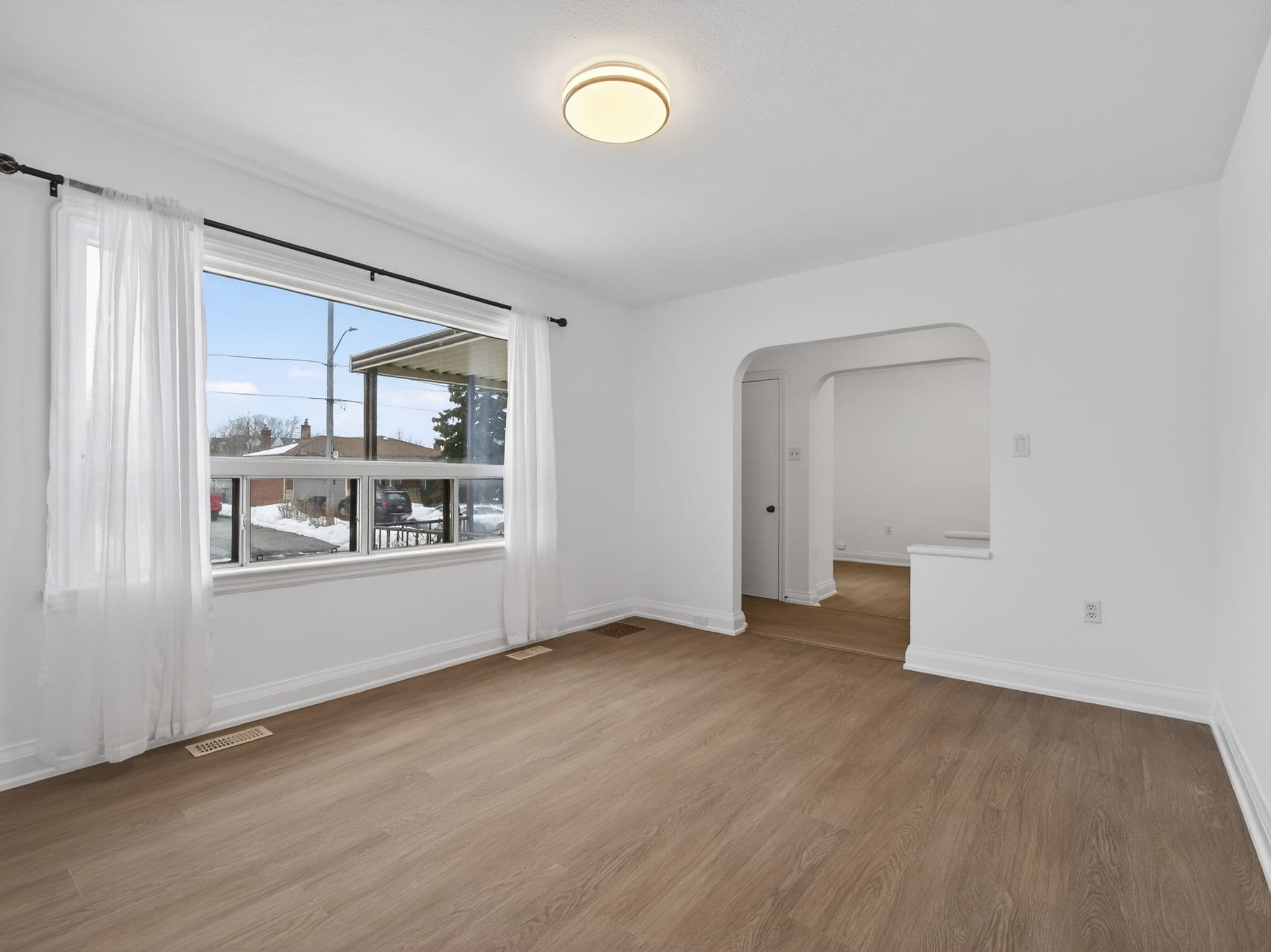 160 Pleasant Ave Toronto, ON M2M 1M3