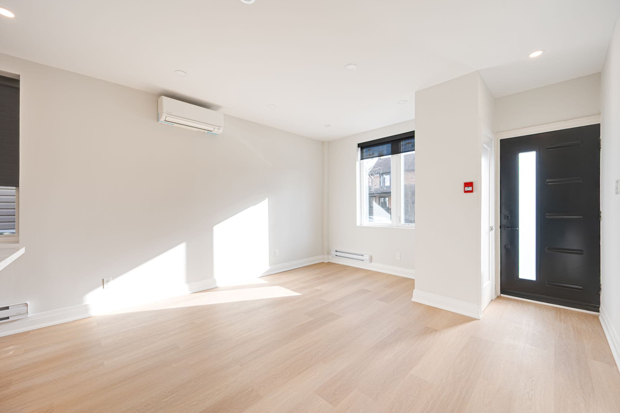 160 Tyrrel Ave Unit 1 Toronto, ON M6G 2G7