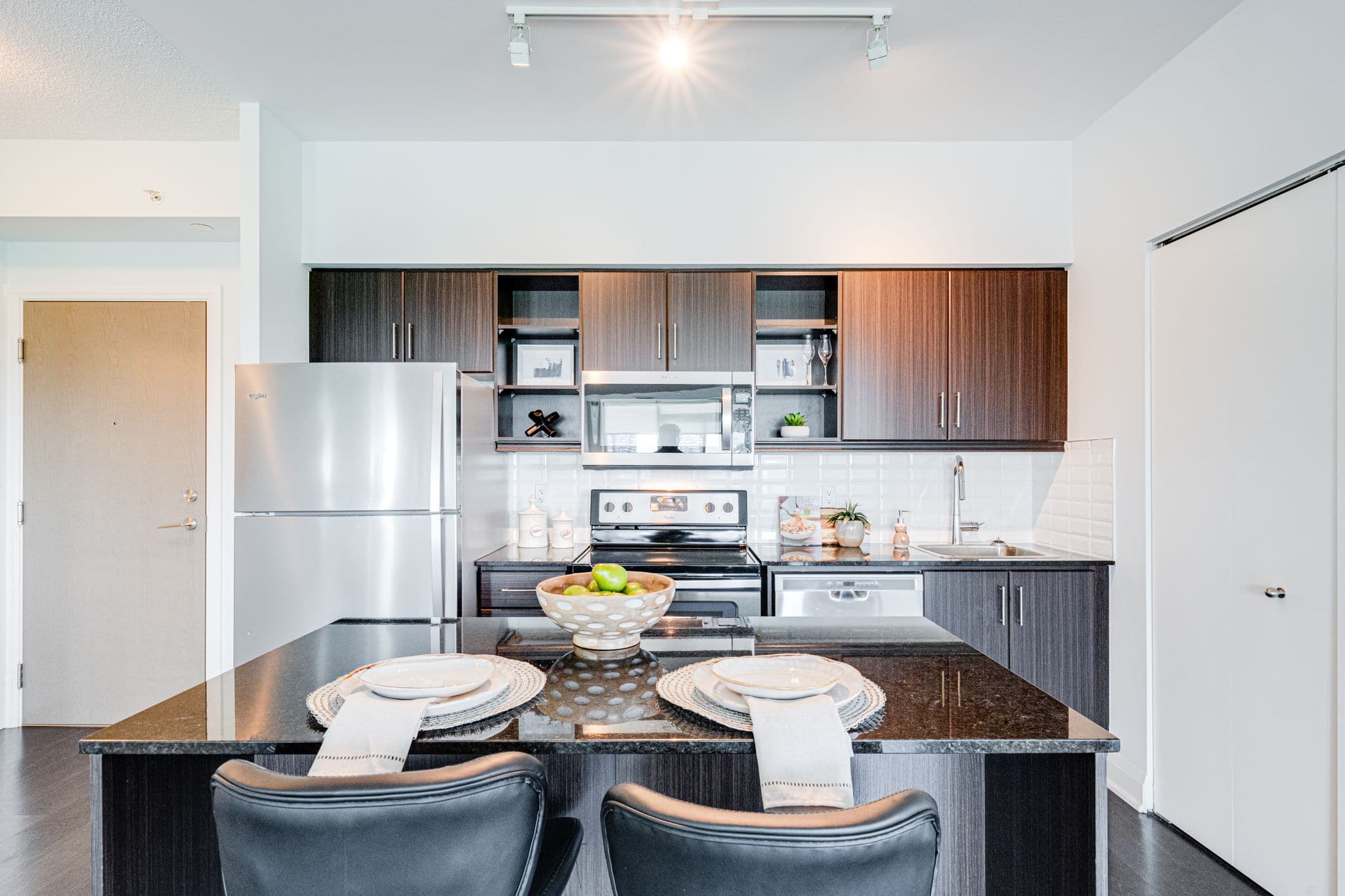160 Vanderhoof Ave Unit 1615 Toronto, ON M4G 0B7
