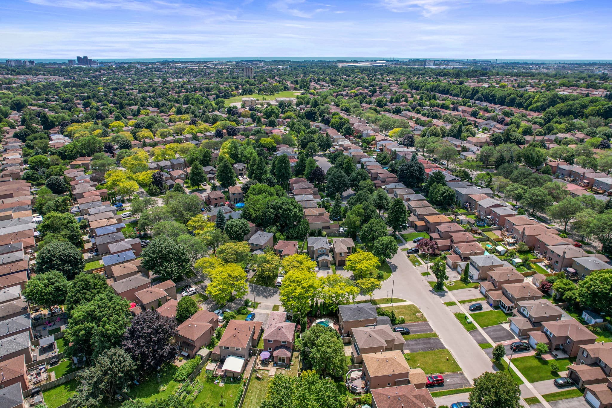 161 Delaney Dr Ajax, ON L1T 2B9