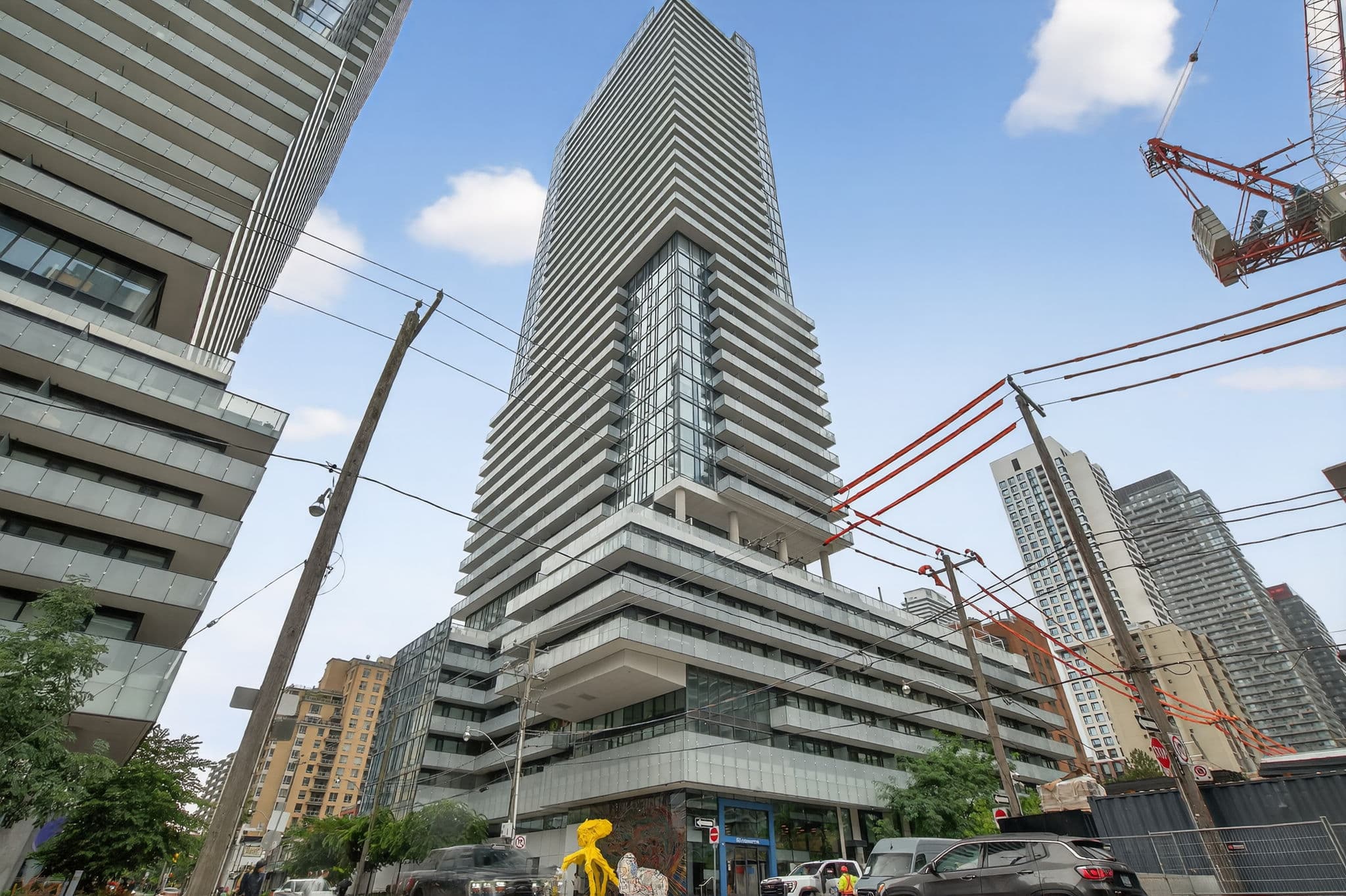 161 Roehampton Ave Unit 702 Toronto, ON M4P 0C8