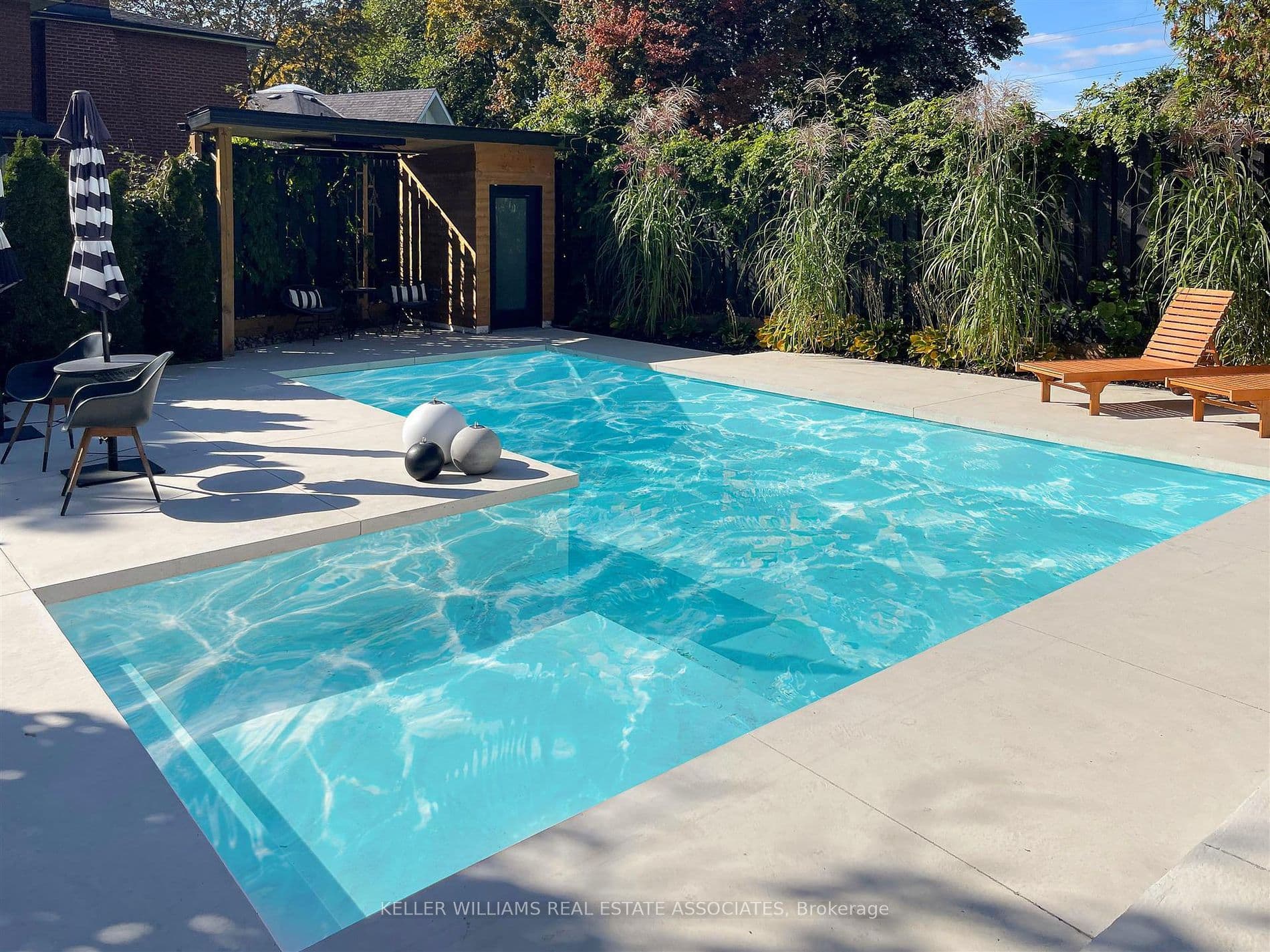 1610 Dogwood Trail Mississauga, ON L5G 3A5