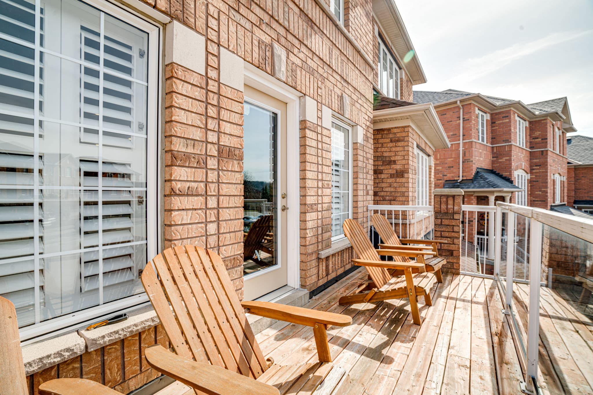 162 Millcliff Cir Aurora, ON L4G 7N8