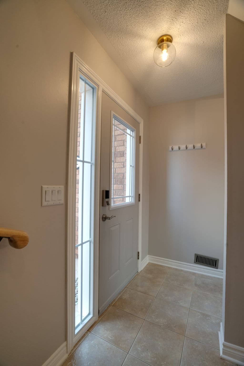 162 Millcliff Cir Aurora, ON L4G 7N8