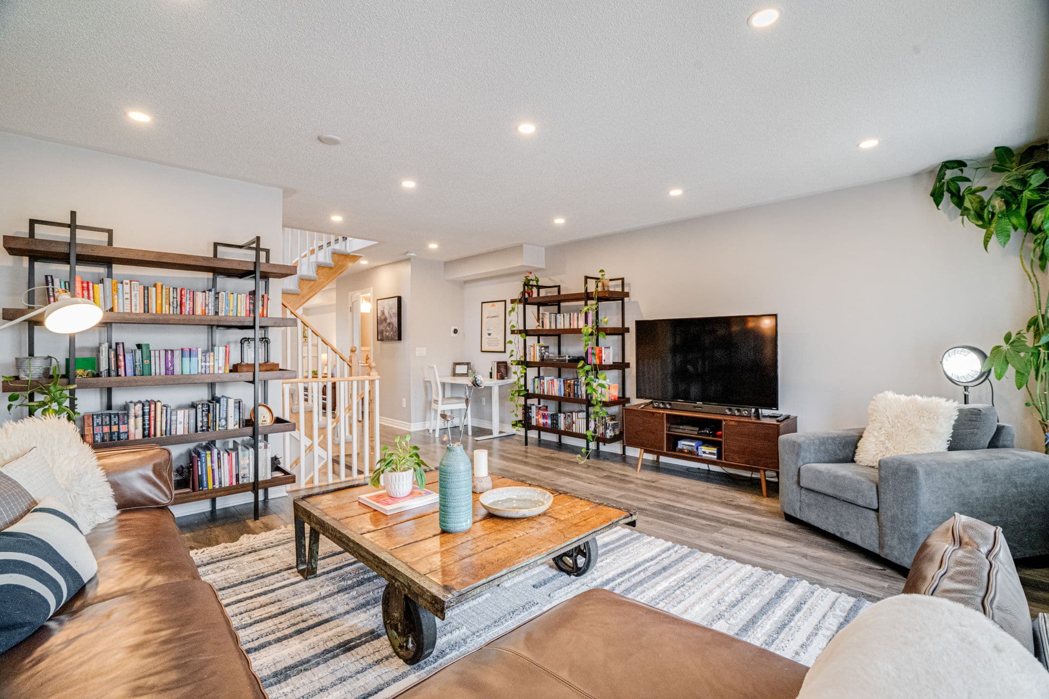 162 Millcliff Cir Aurora, ON L4G 7N8
