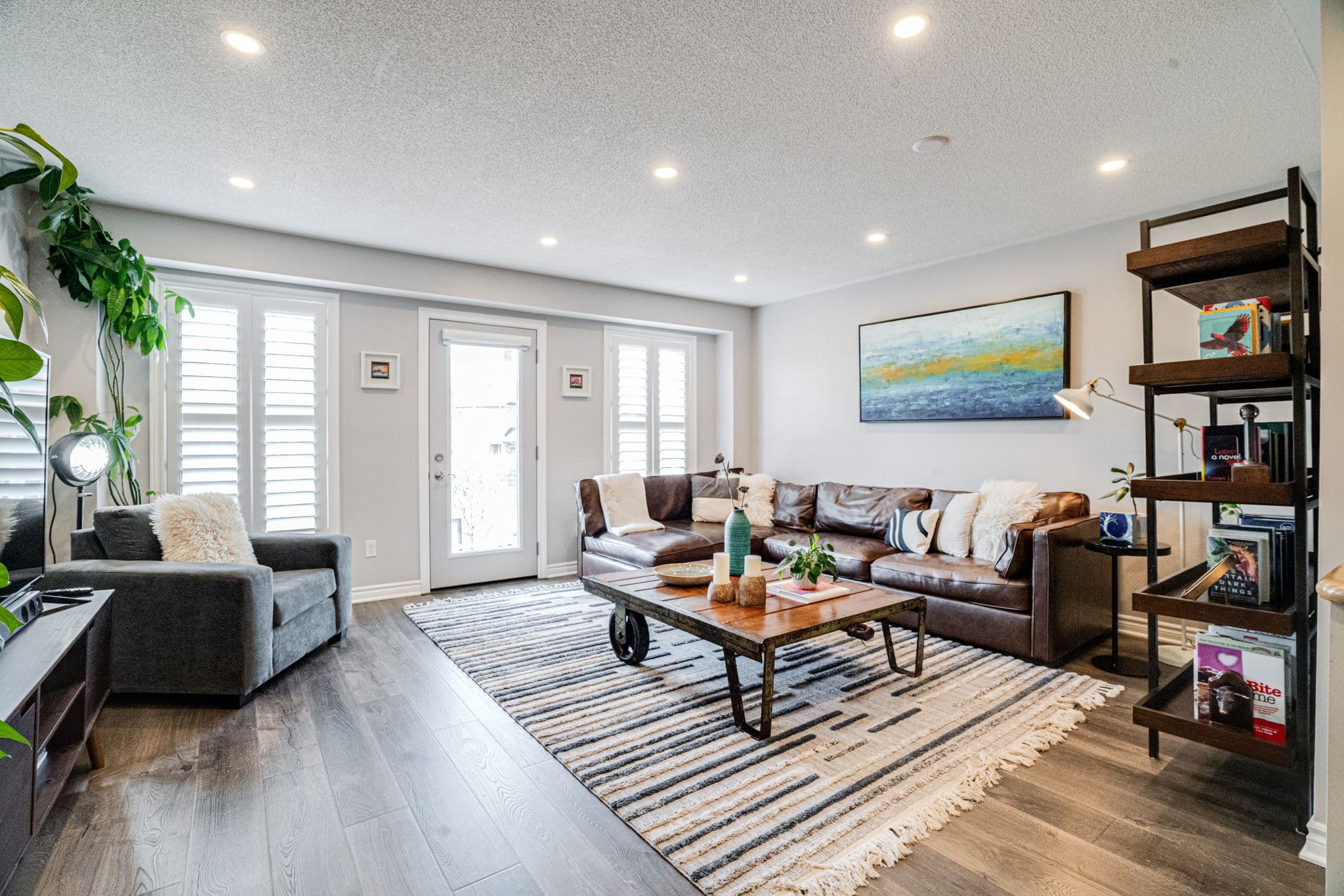 162 Millcliff Cir Aurora, ON L4G 7N8
