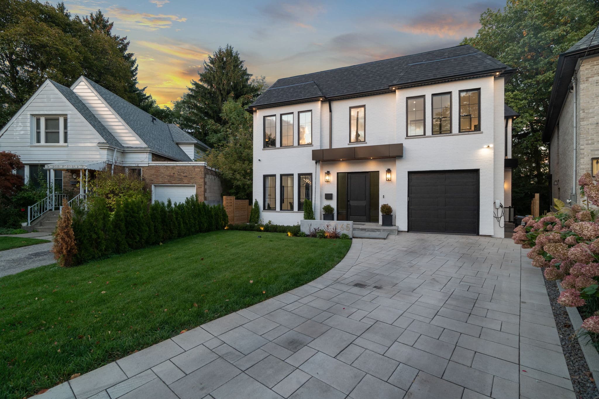 165 Leacrest Rd Toronto, ON M4G 1E7