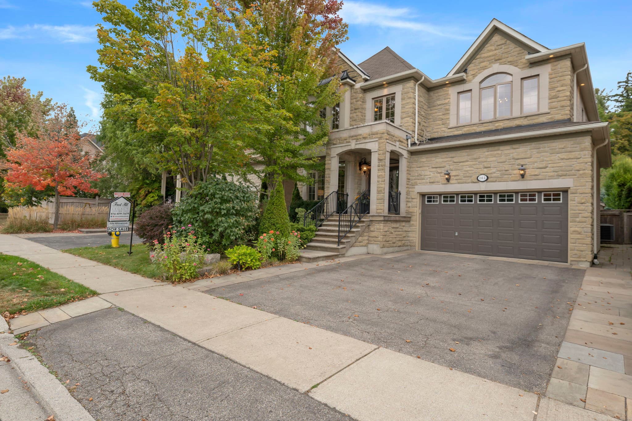165 Thornhill Woods Dr Vaughan, ON L4J 8R7