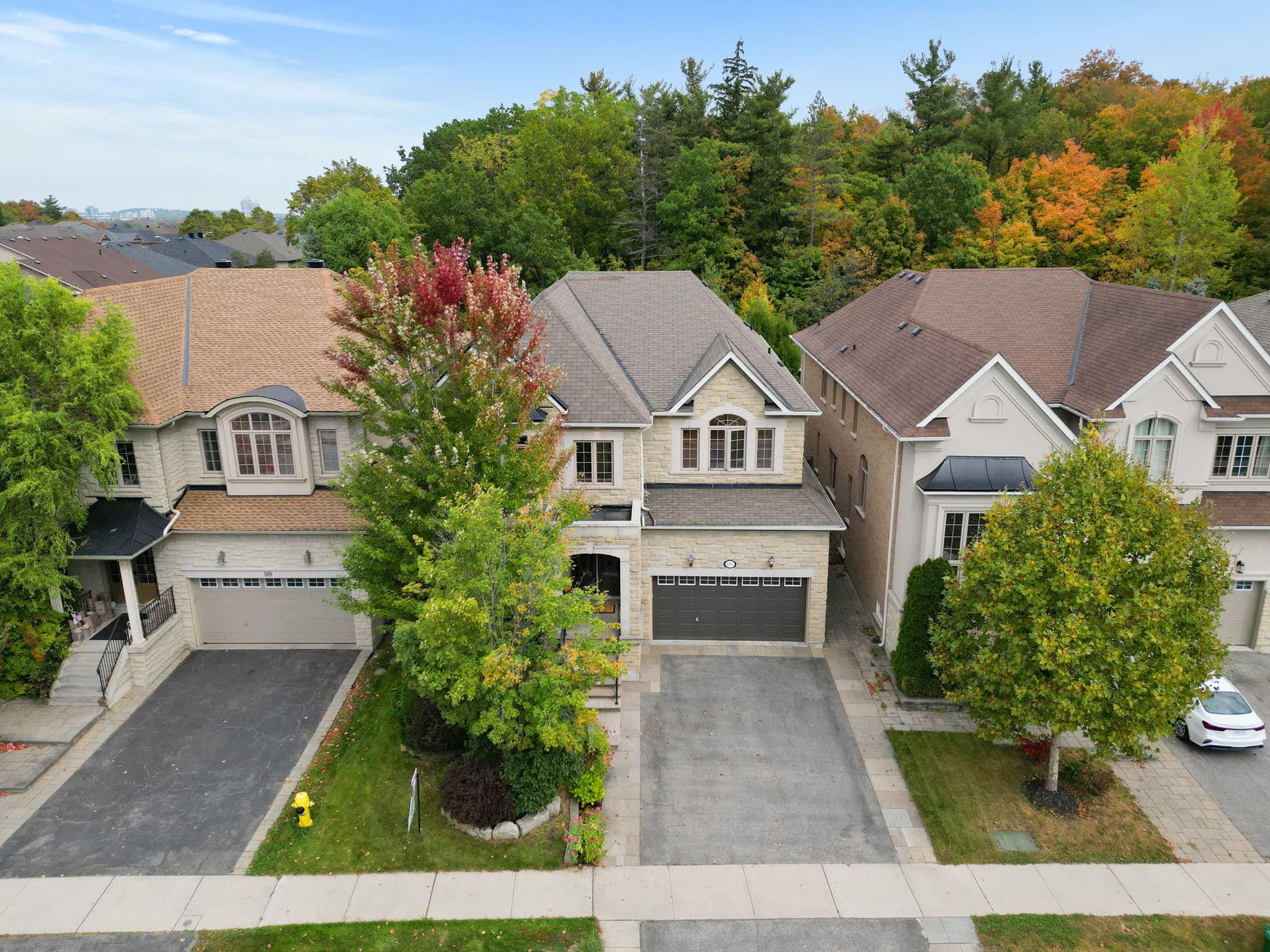 165 Thornhill Woods Dr Vaughan, ON L4J 8R7