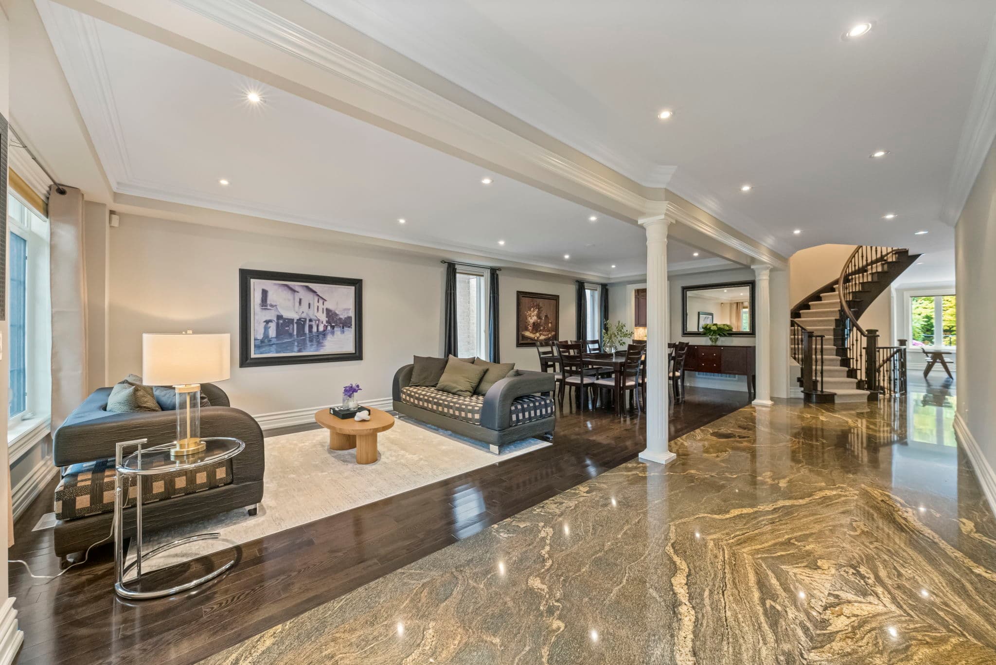 165 Thornhill Woods Dr Vaughan, ON L4J 8R7