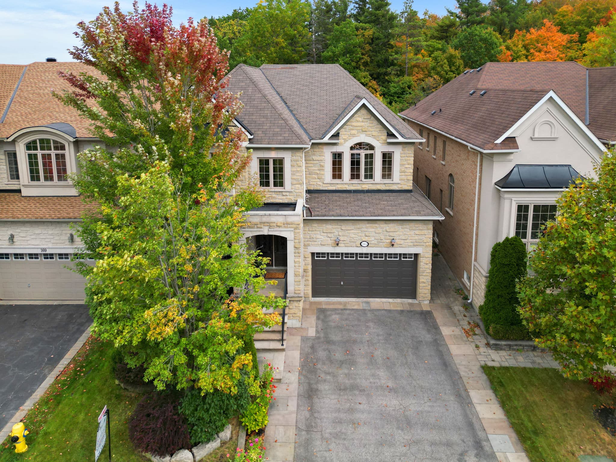 165 Thornhill Woods Dr Vaughan, ON L4J 8R7
