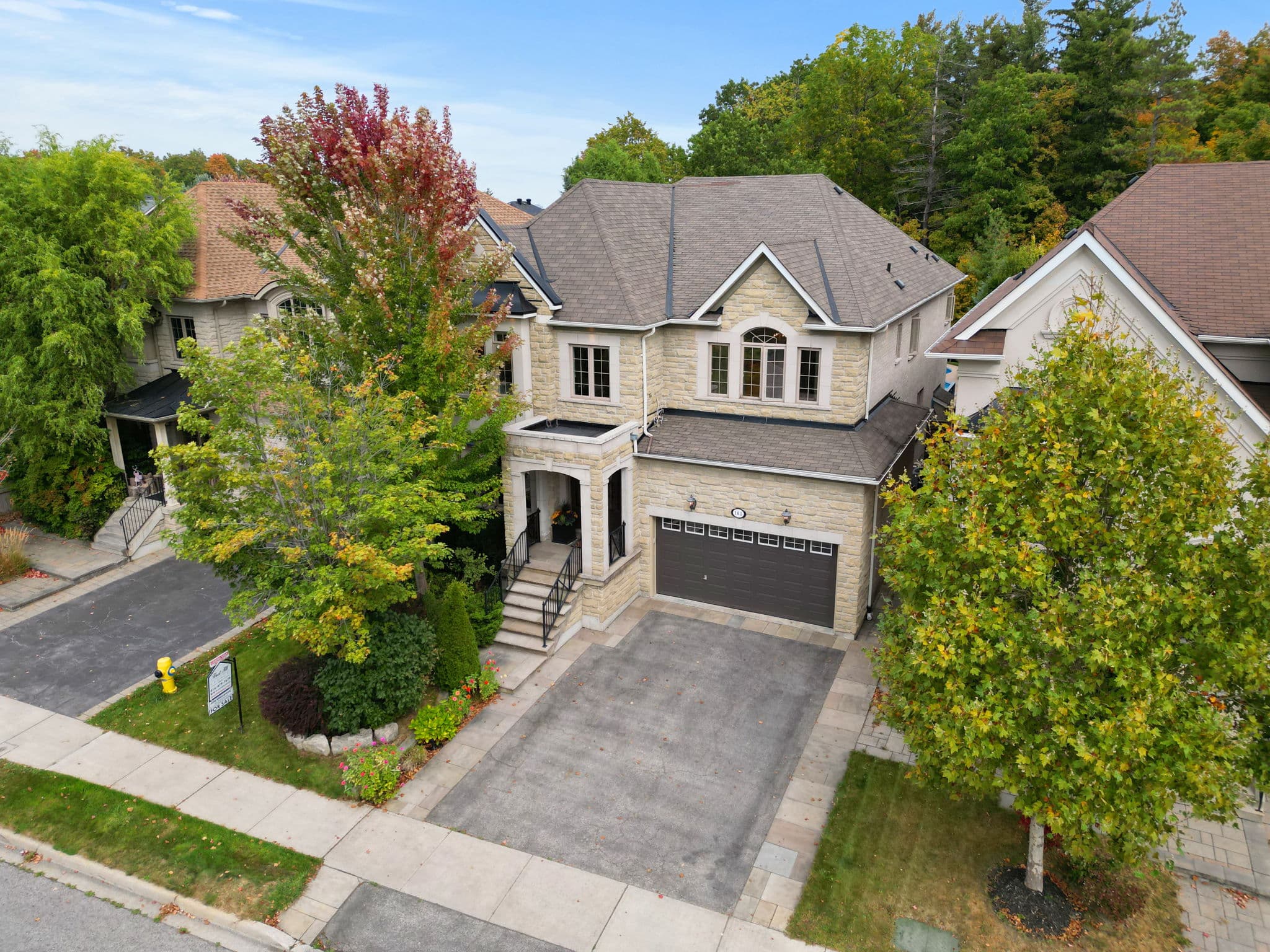 165 Thornhill Woods Dr Vaughan, ON L4J 8R7