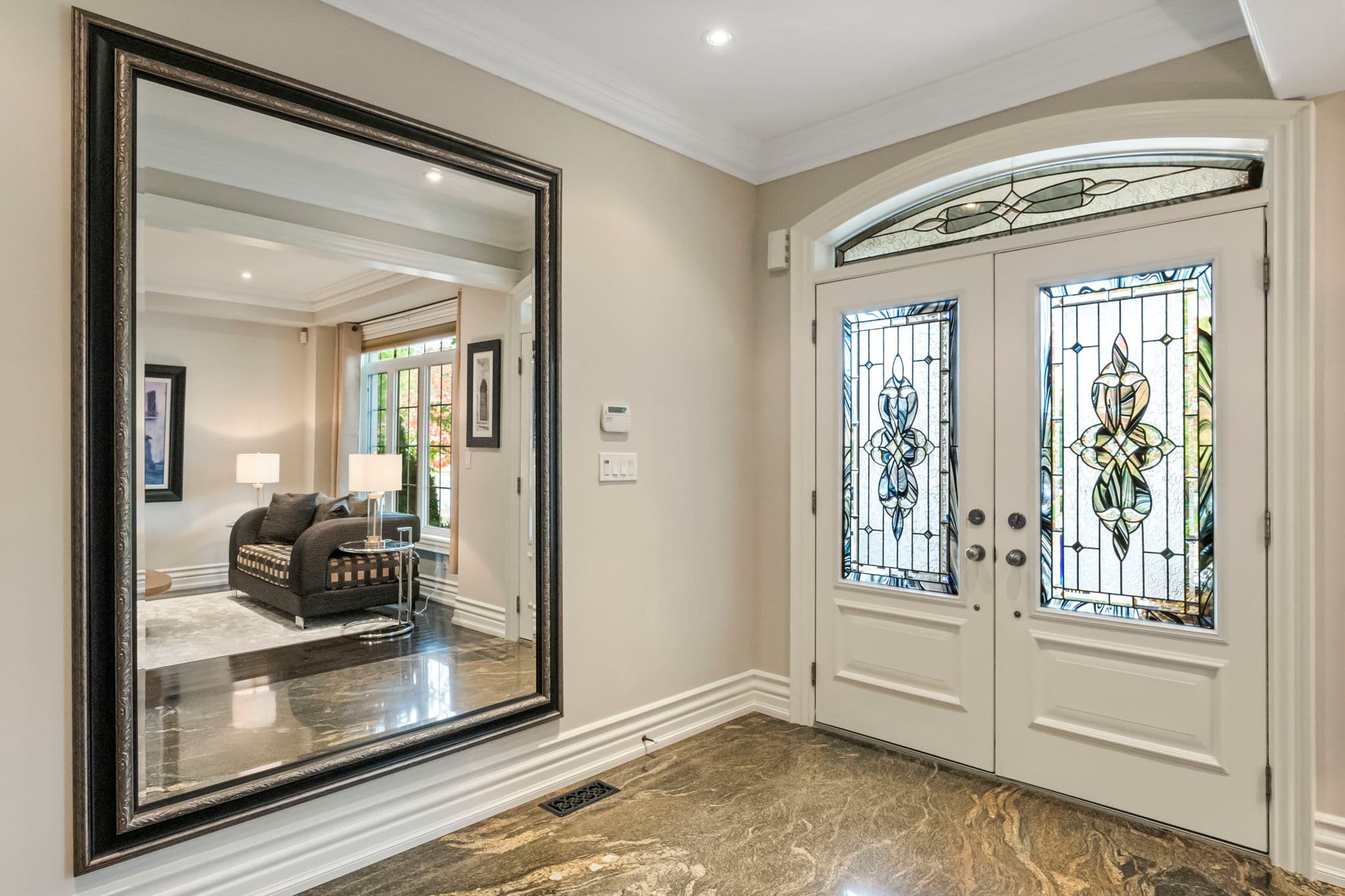 165 Thornhill Woods Dr Vaughan, ON L4J 8R7