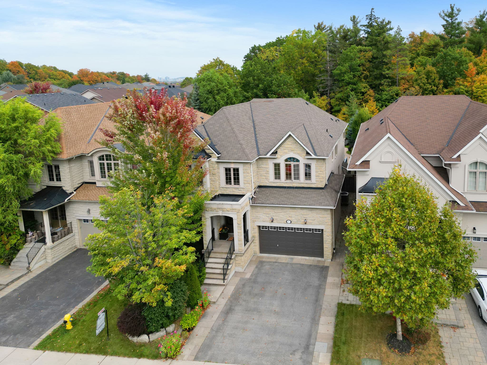 165 Thornhill Woods Dr Vaughan, ON L4J 8R7