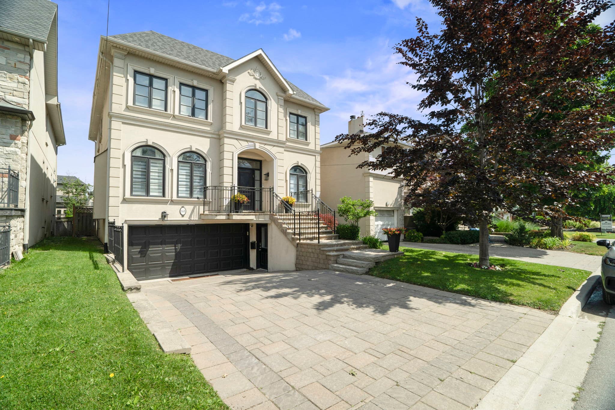 168 Dunblaine Ave Toronto, ON M5M 2S5