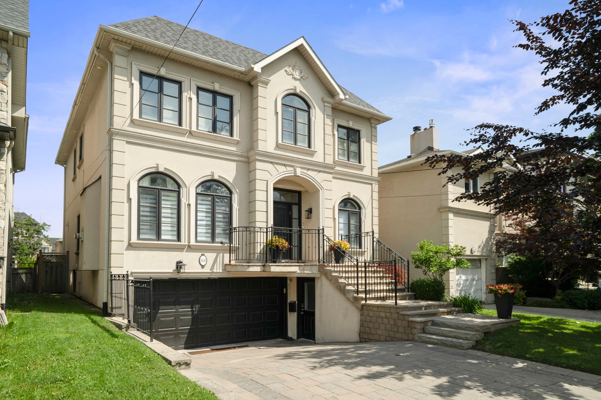 168 Dunblaine Ave Toronto, ON M5M 2S5