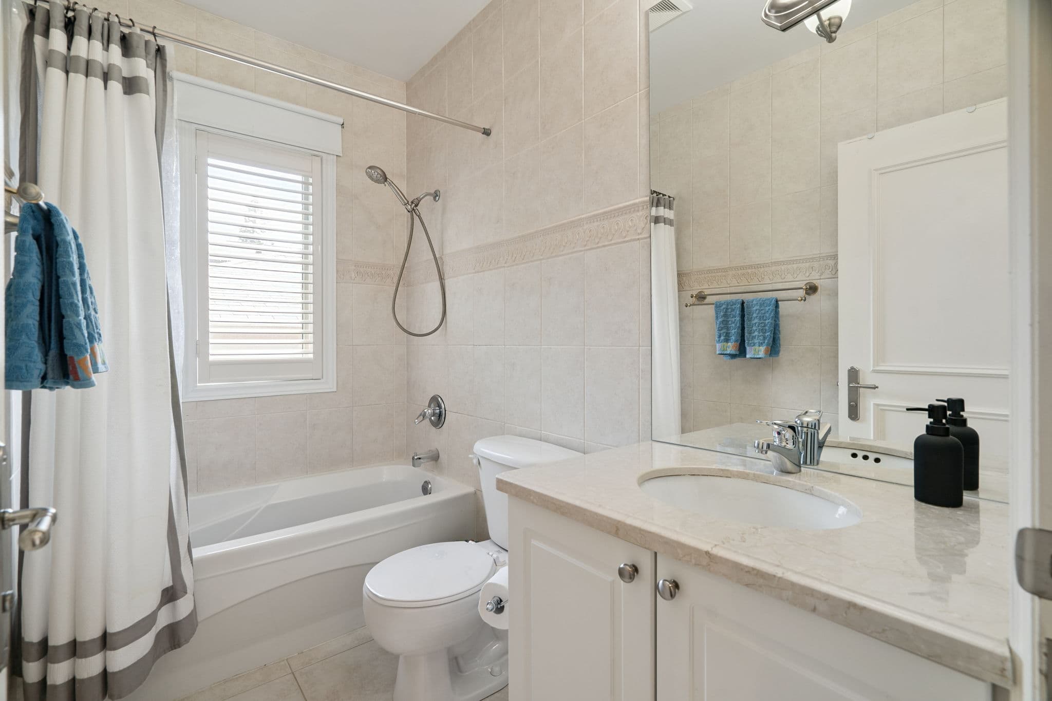 168 Dunblaine Ave Toronto, ON M5M 2S5