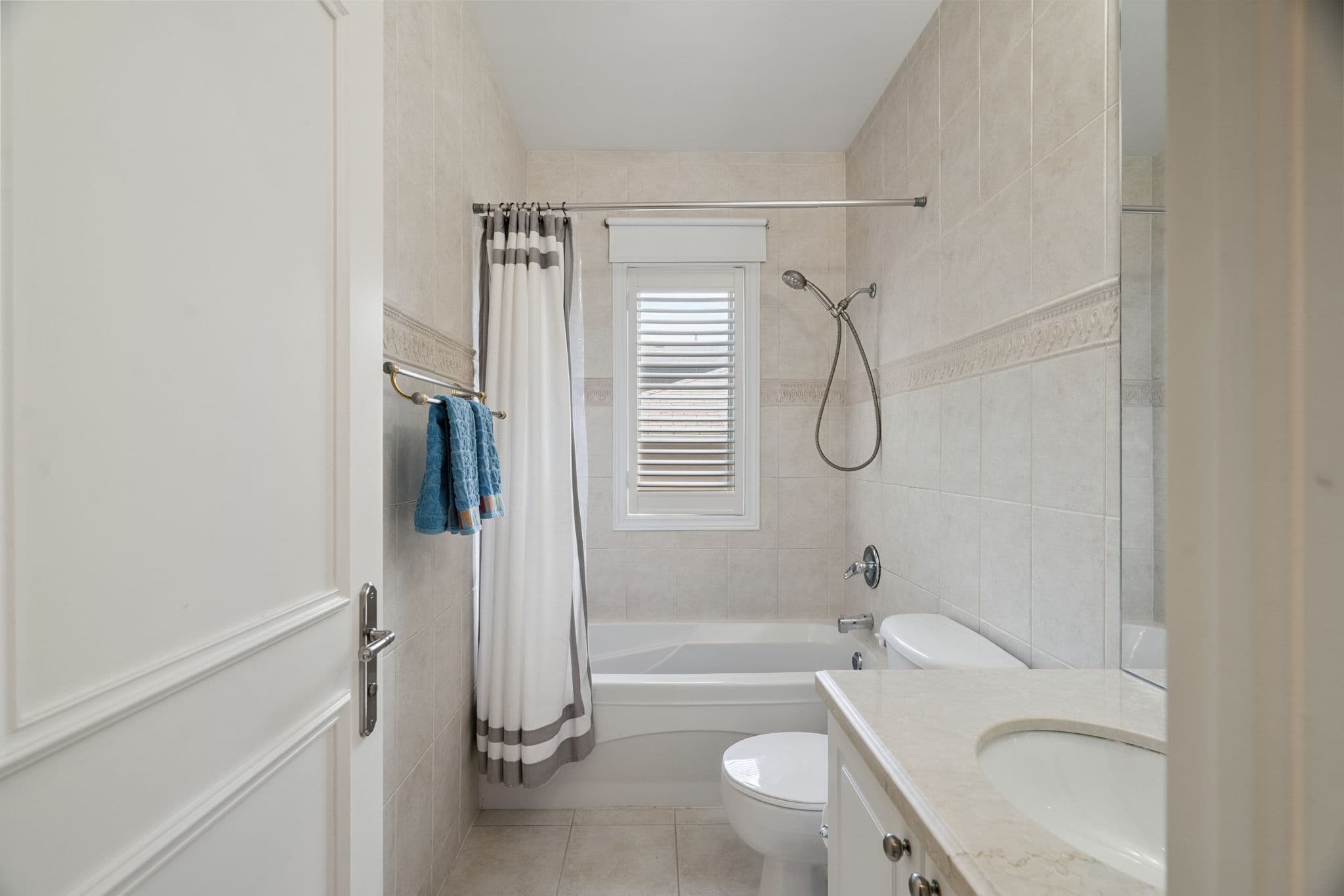 168 Dunblaine Ave Toronto, ON M5M 2S5