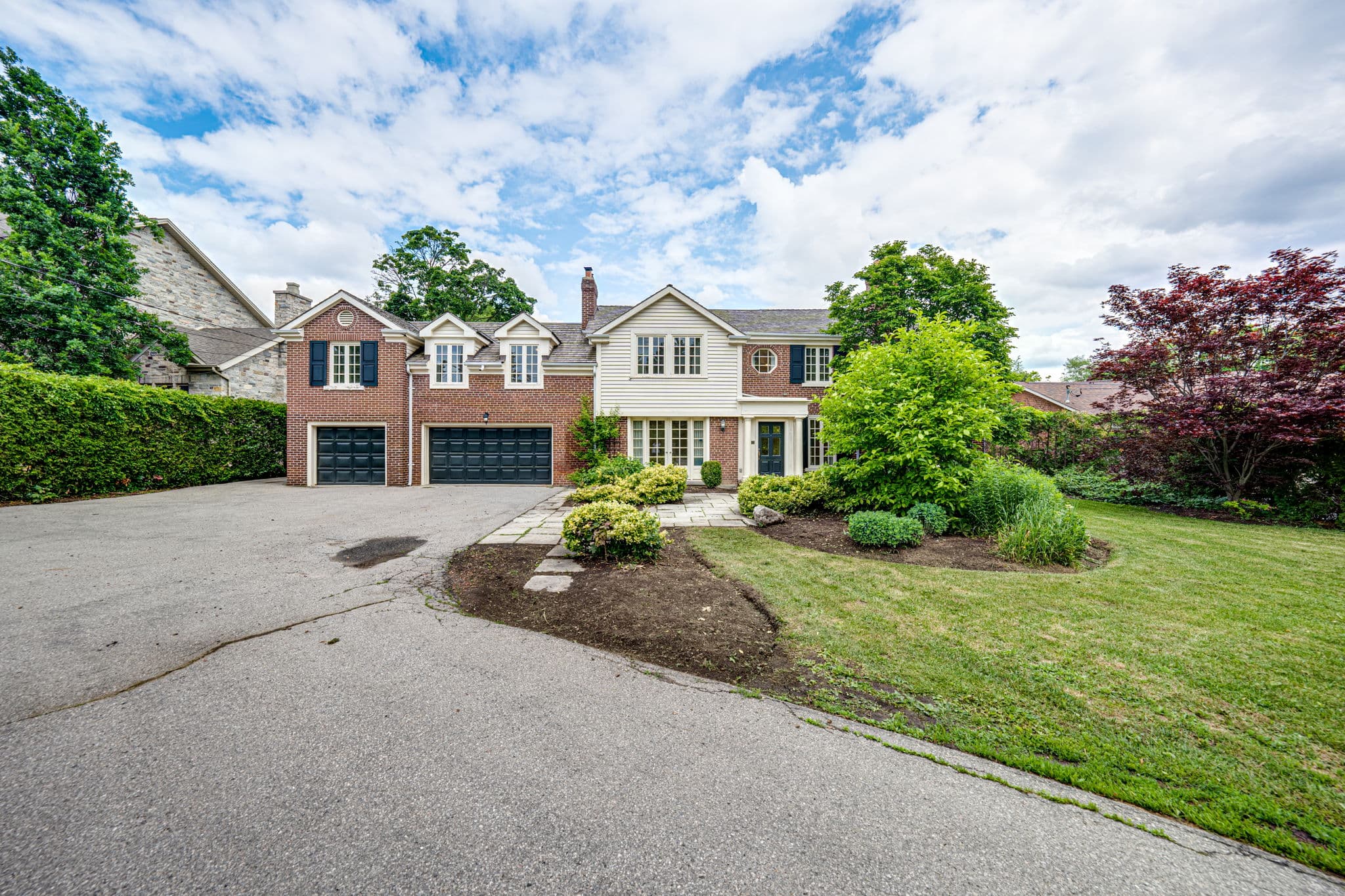 168 Sandringham Dr. Toronto, ON M3H 1E3