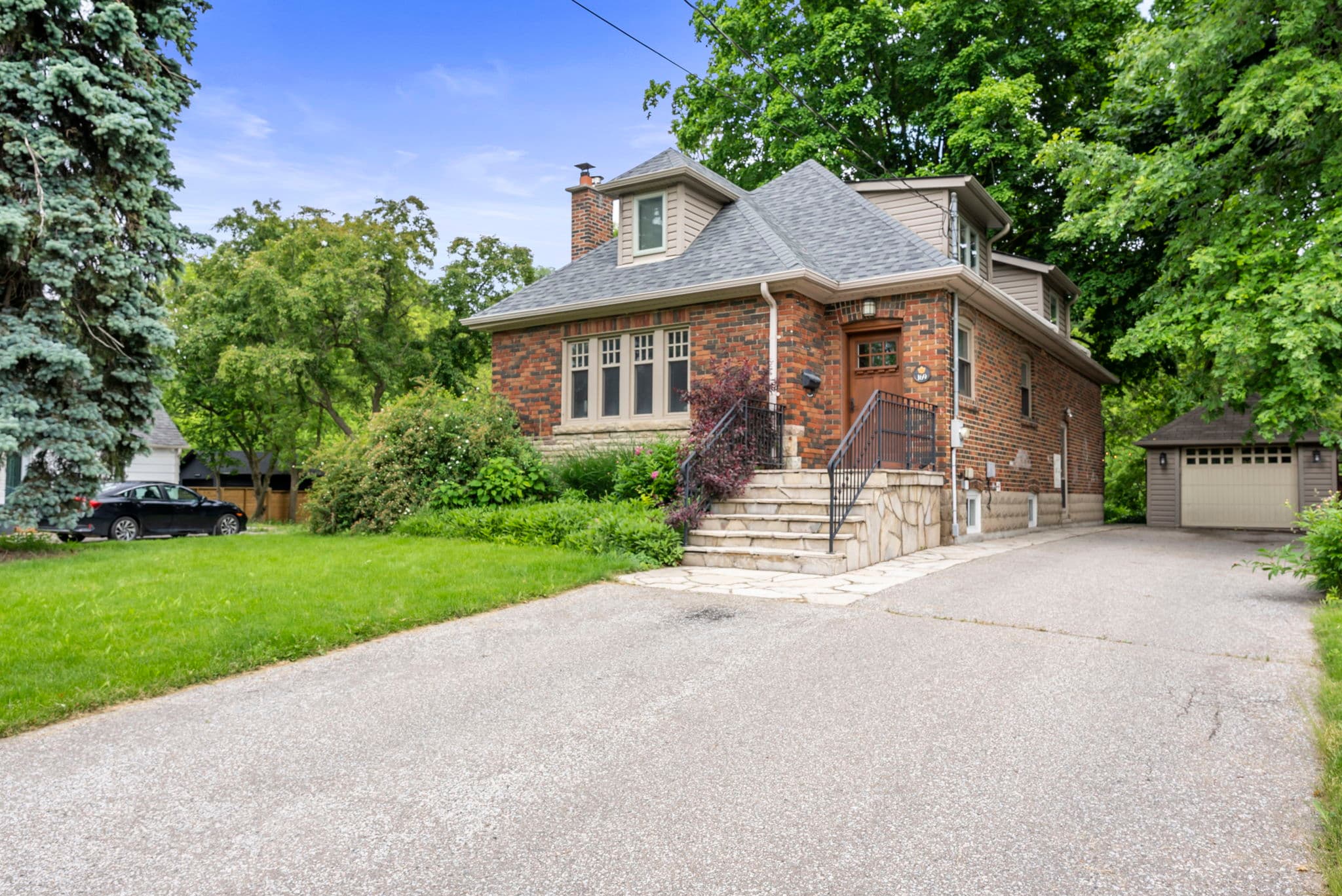 169 Clarence St Vaughan, ON L4L 1L4