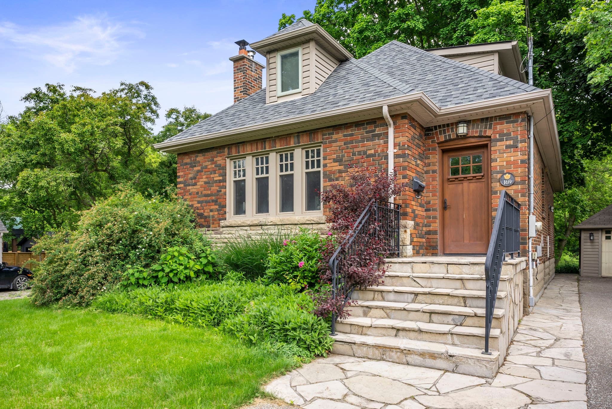 169 Clarence St Vaughan, ON L4L 1L4