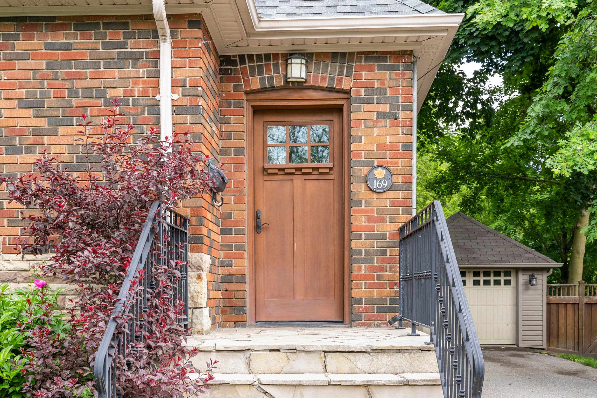 169 Clarence St Vaughan, ON L4L 1L4