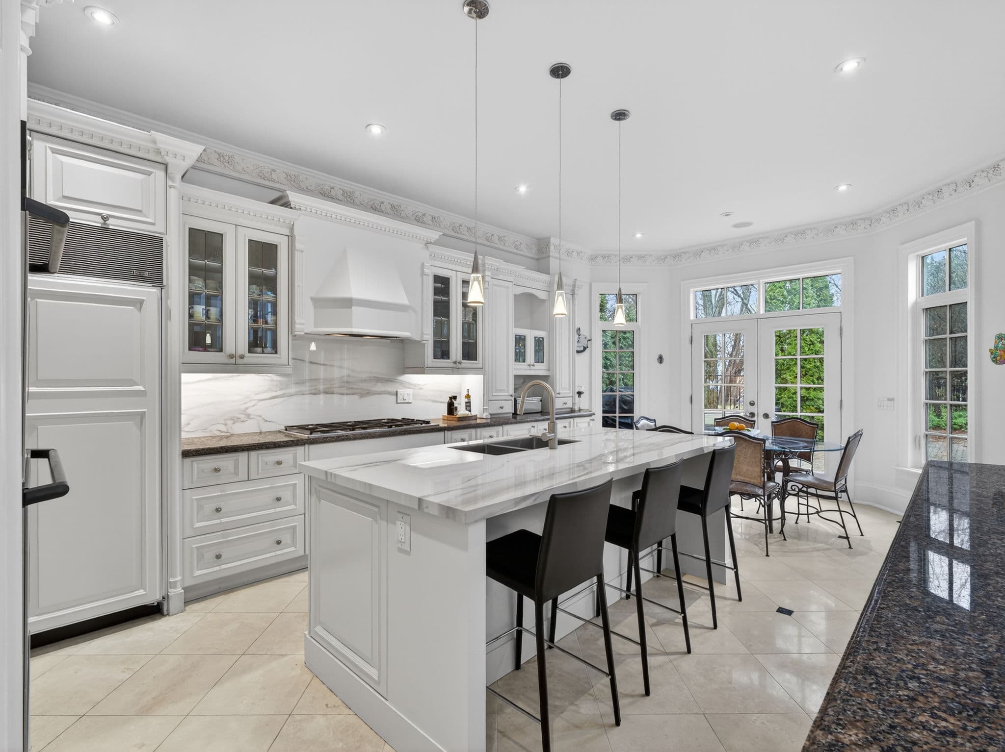 17 Bayview Ridge Toronto, ON M2L 1E3