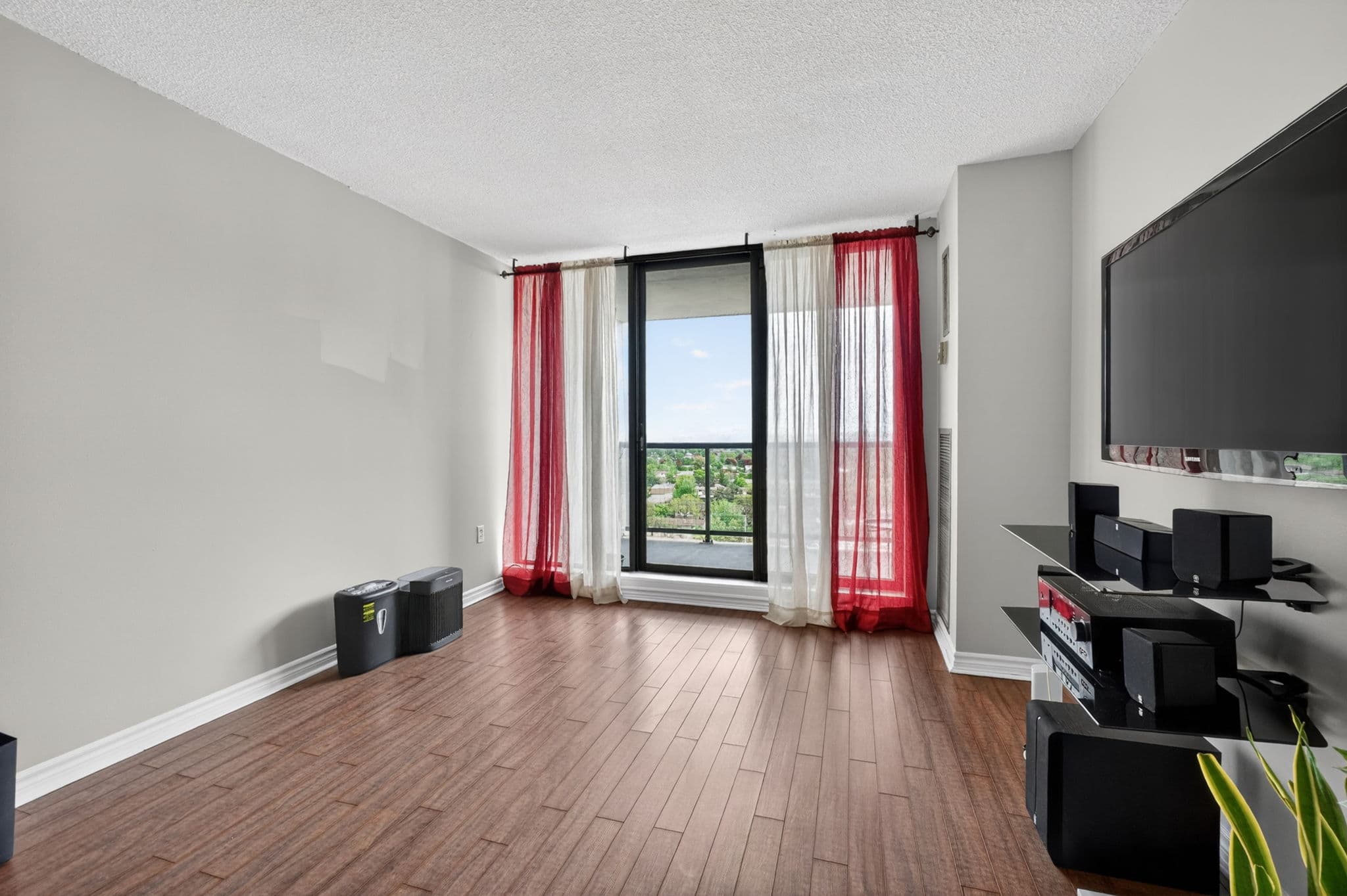 17 Knightsbridge rd 1607 Brampton, ON L6T