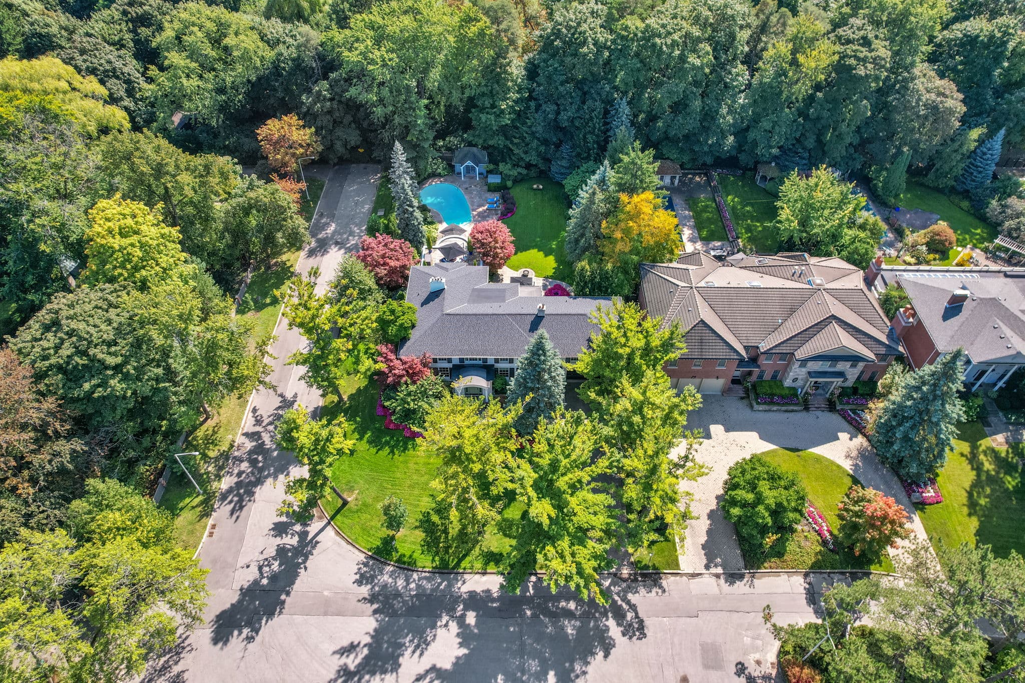 17 Valleyanna Dr Toronto, ON M4N 1J7
