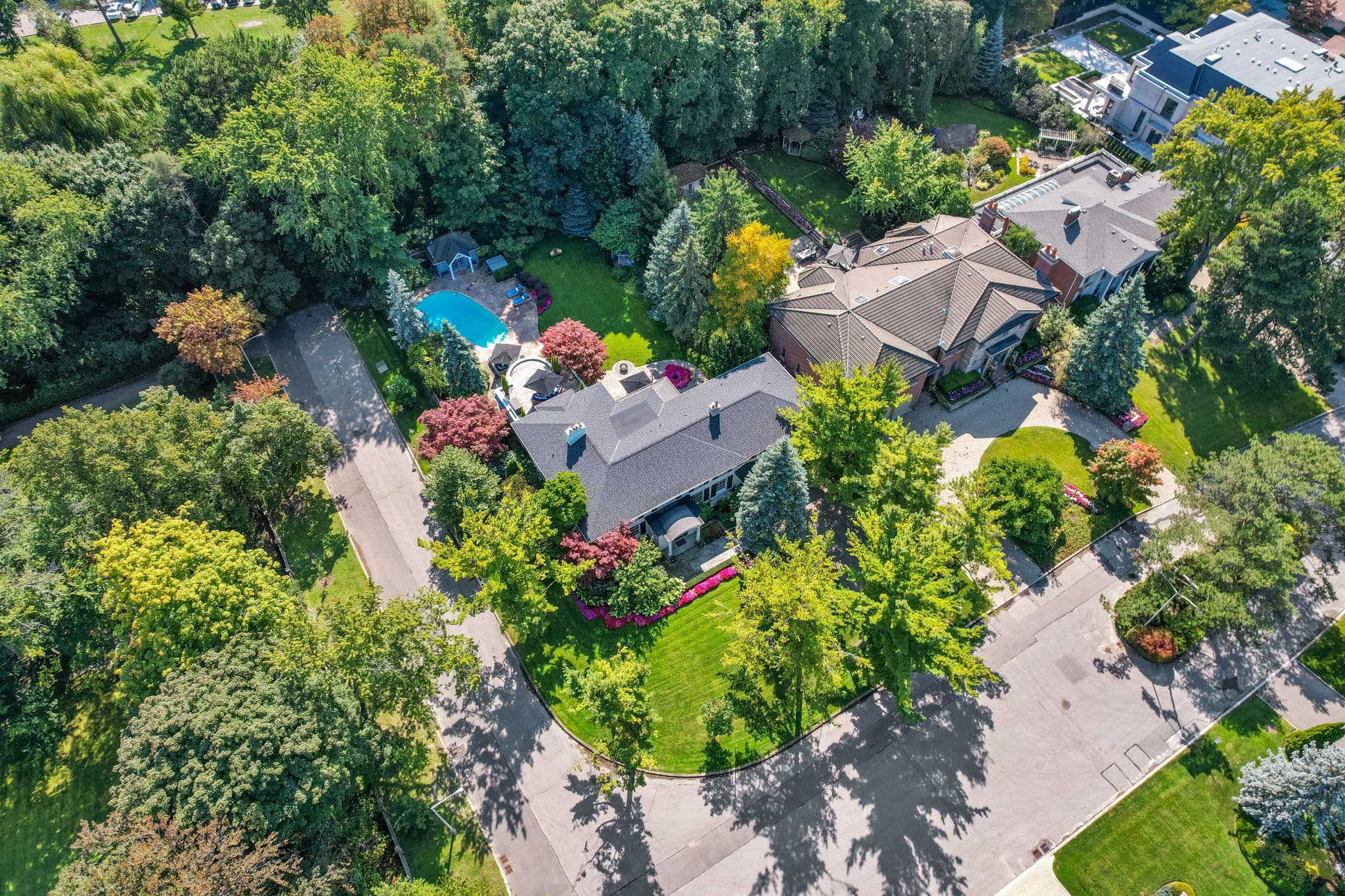 17 Valleyanna Dr Toronto, ON M4N 1J7