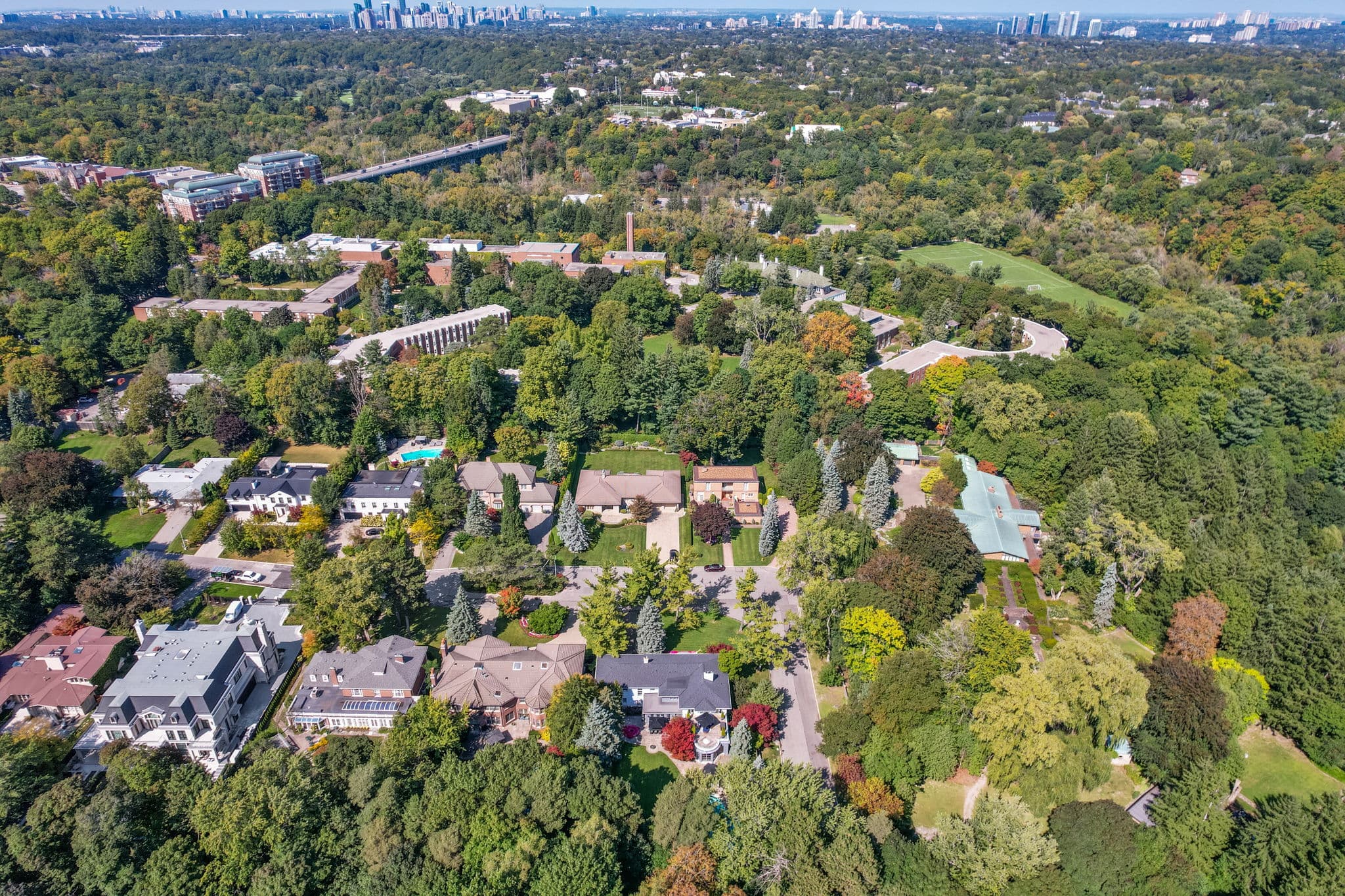 17 Valleyanna Dr Toronto, ON M4N 1J7