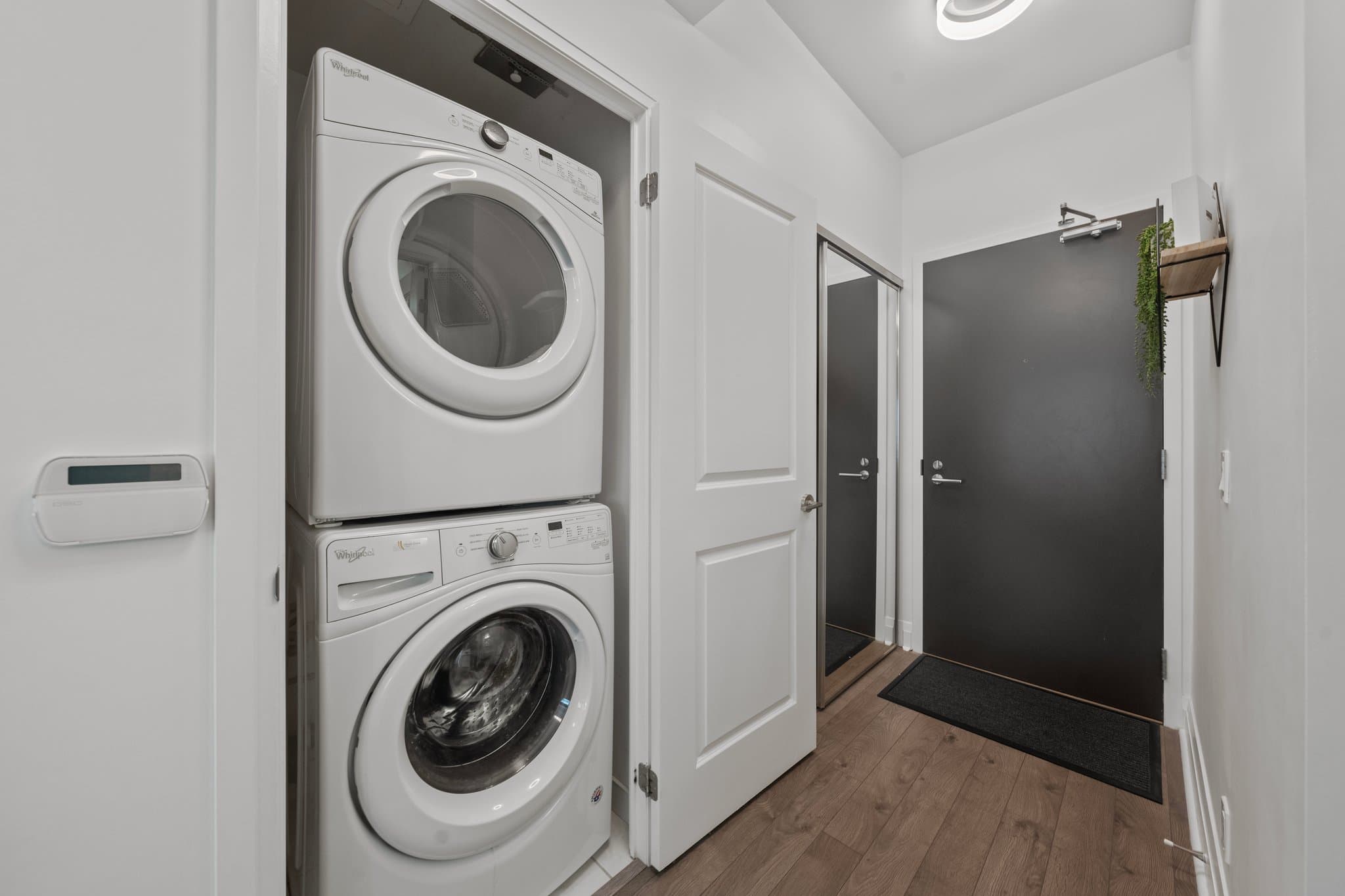 17 Zorra St Unit 1910 Toronto, ON M8Z 0C8