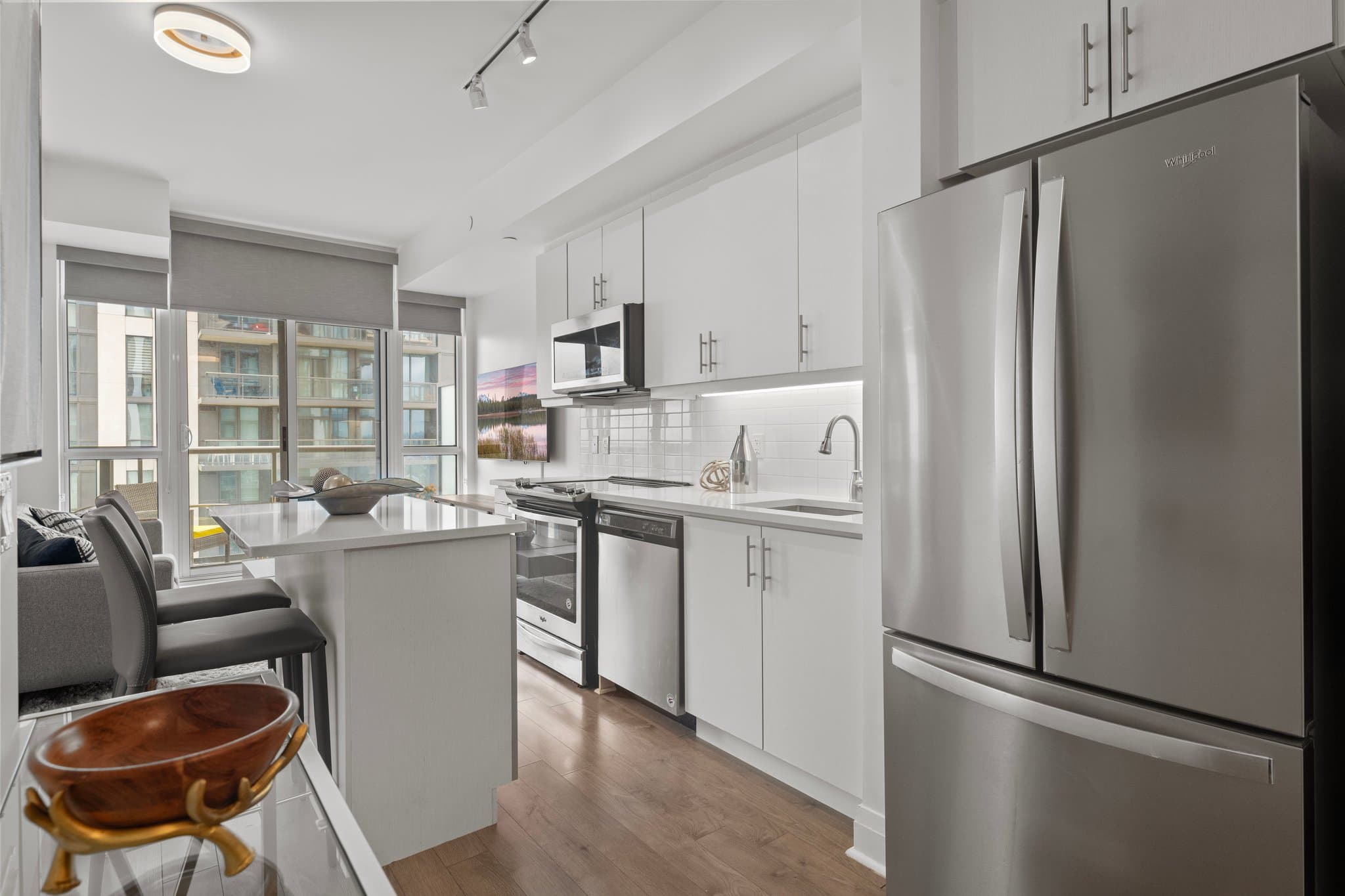 17 Zorra St Unit 1910 Toronto, ON M8Z 0C8