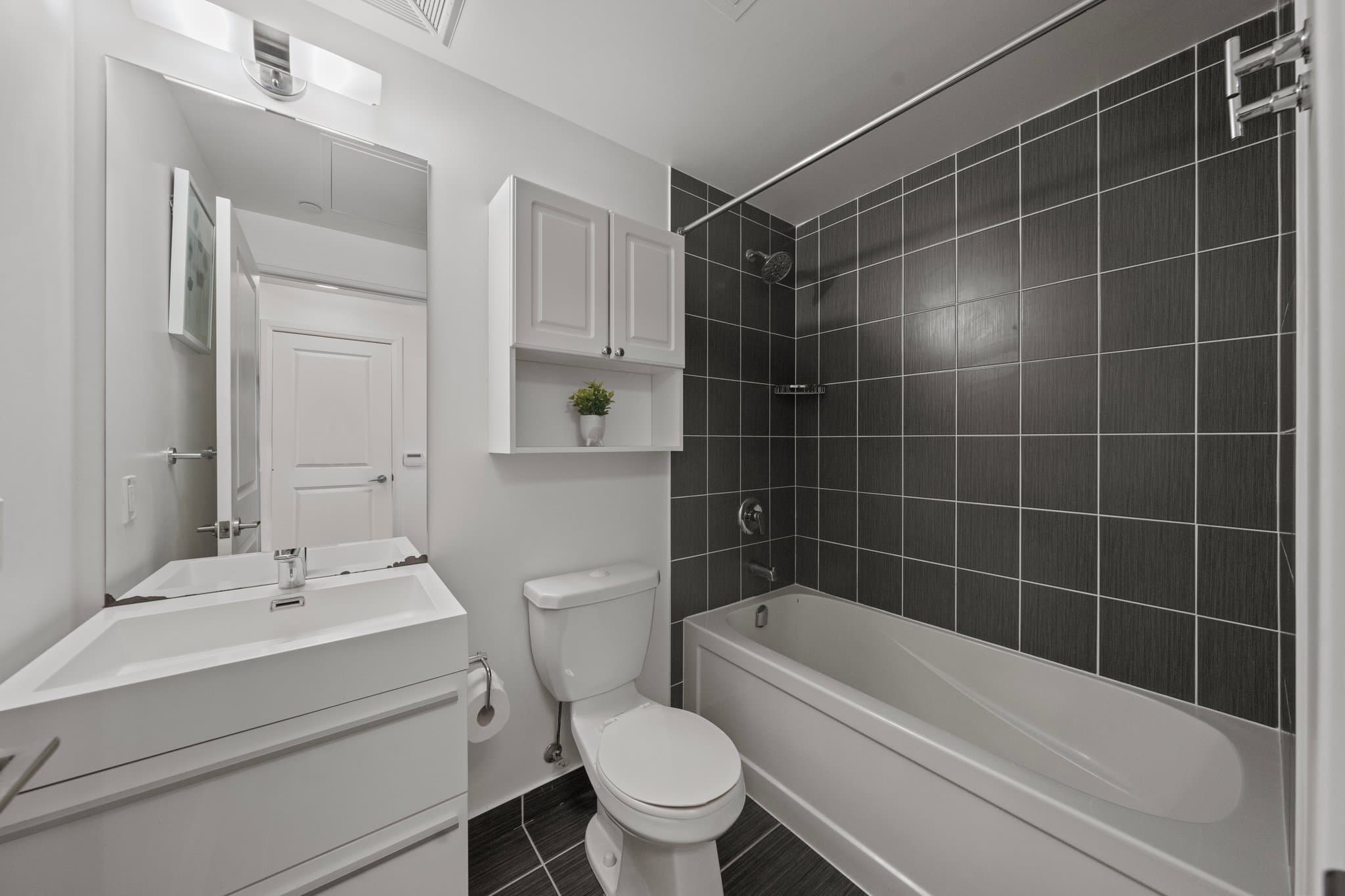 17 Zorra St Unit 1910 Toronto, ON M8Z 0C8