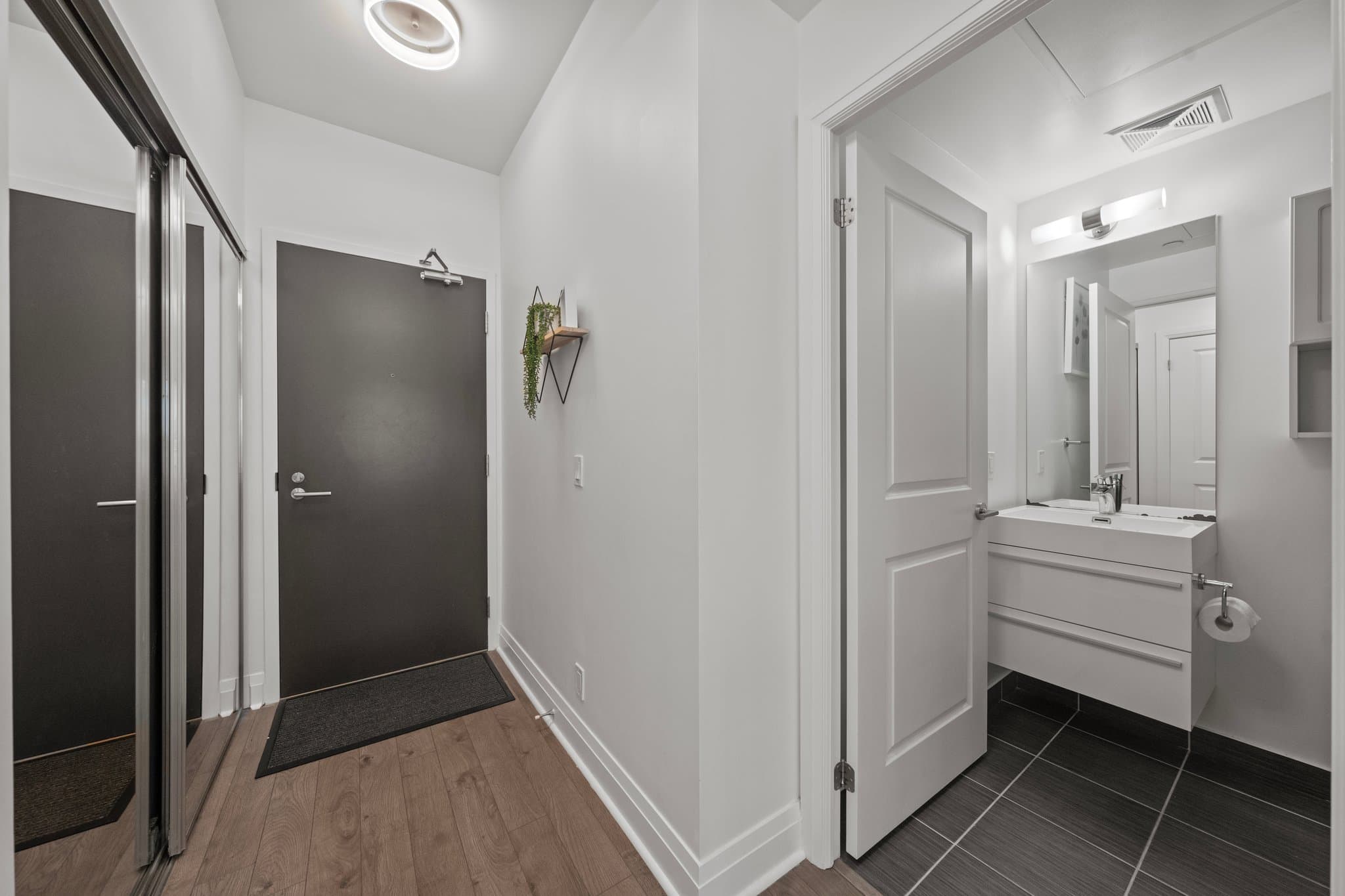 17 Zorra St Unit 1910 Toronto, ON M8Z 0C8