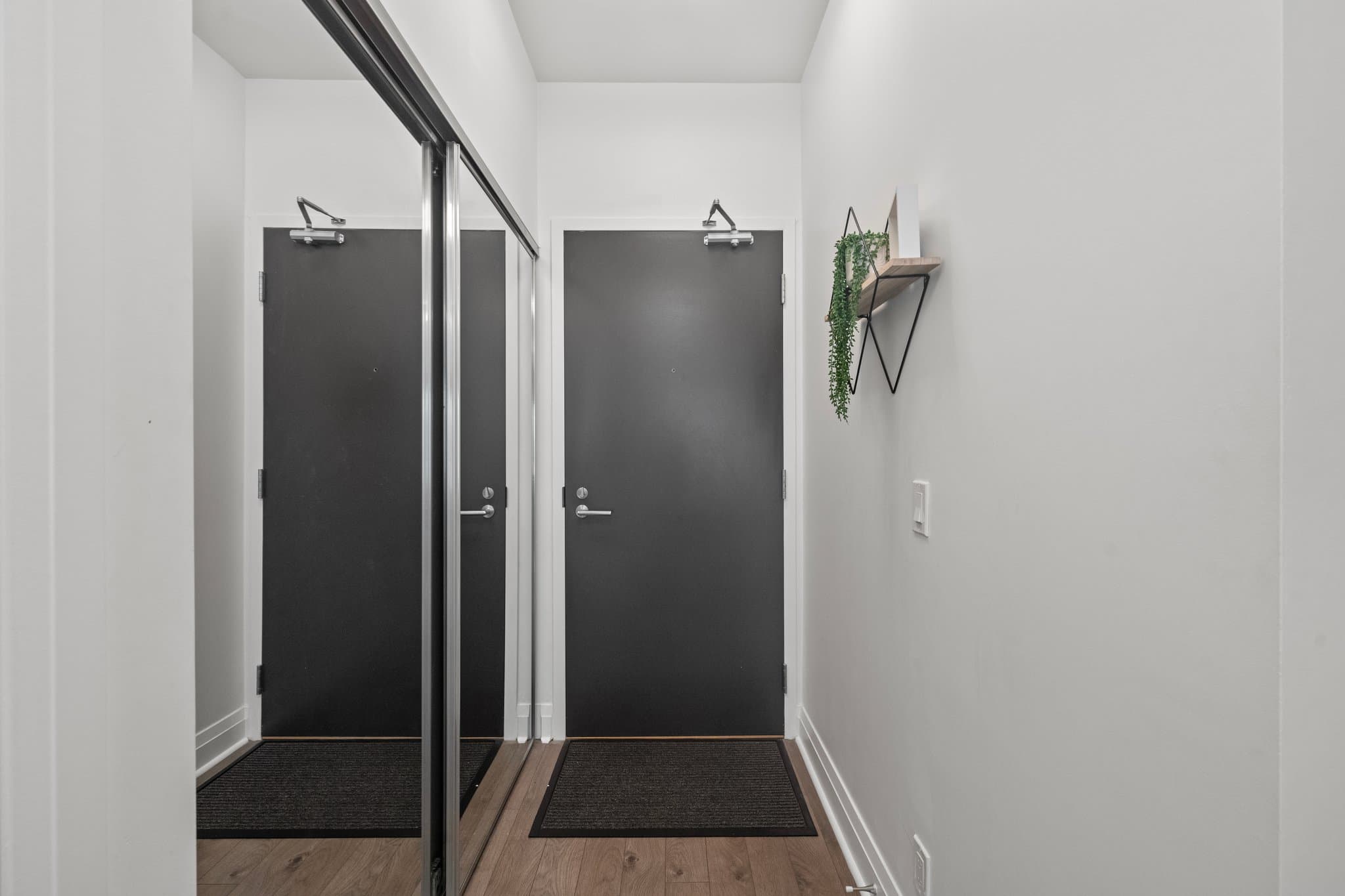 17 Zorra St Unit 1910 Toronto, ON M8Z 0C8
