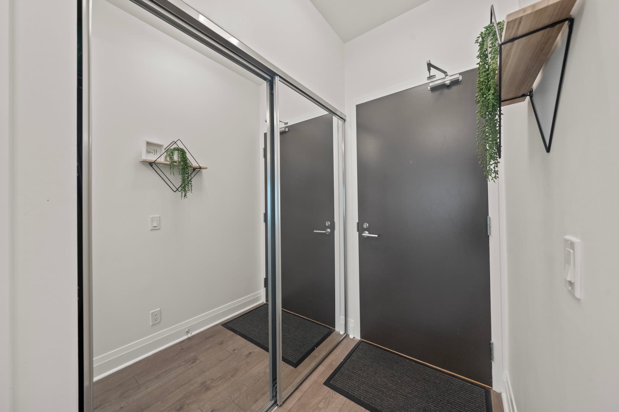 17 Zorra St Unit 1910 Toronto, ON M8Z 0C8