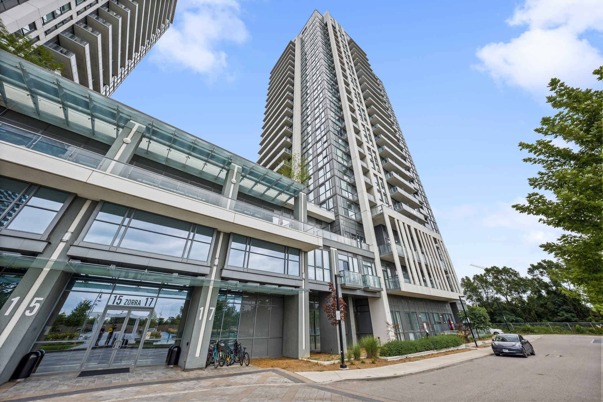 17 Zorra St Unit 1910 Toronto, ON M8Z 0C8