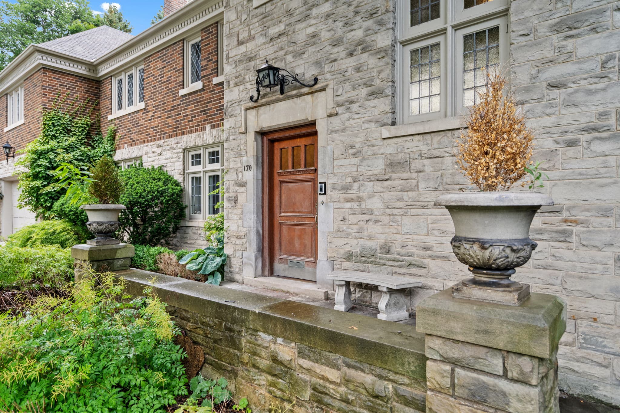 170 Forest Hill Rd Toronto, ON M5P 2N4