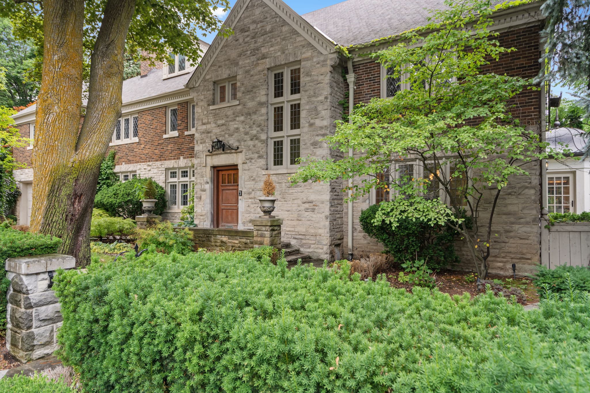 170 Forest Hill Rd Toronto, ON M5P 2N4